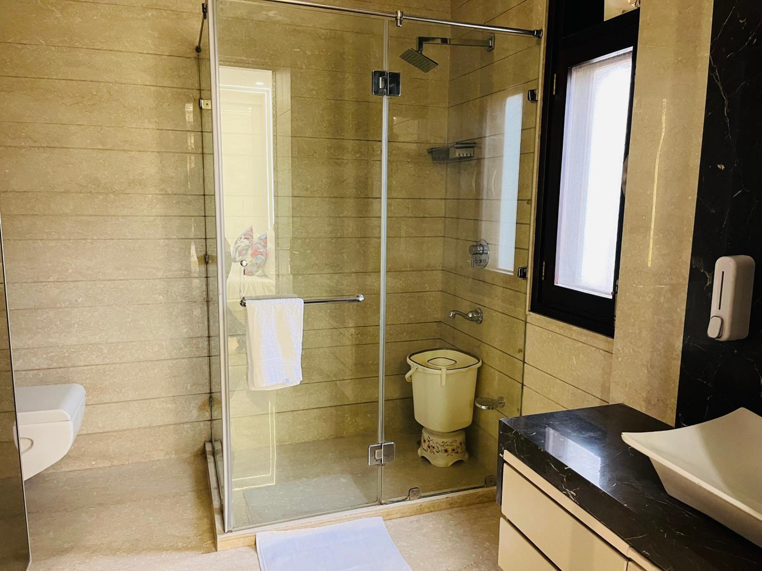 Gazebo Inn & Suites Medanta