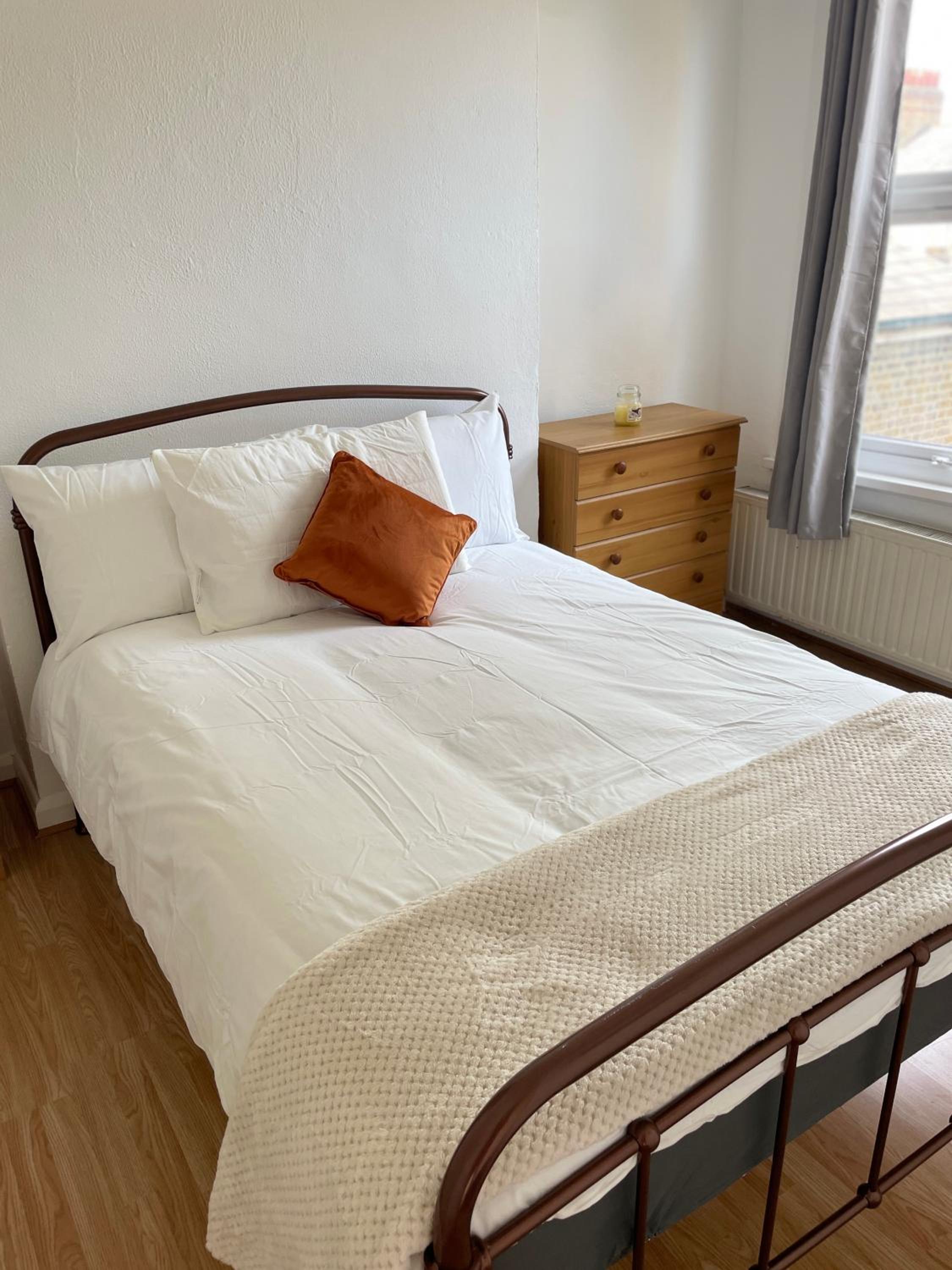 Large, Bright and Spacious 3 Bed Flat in London
