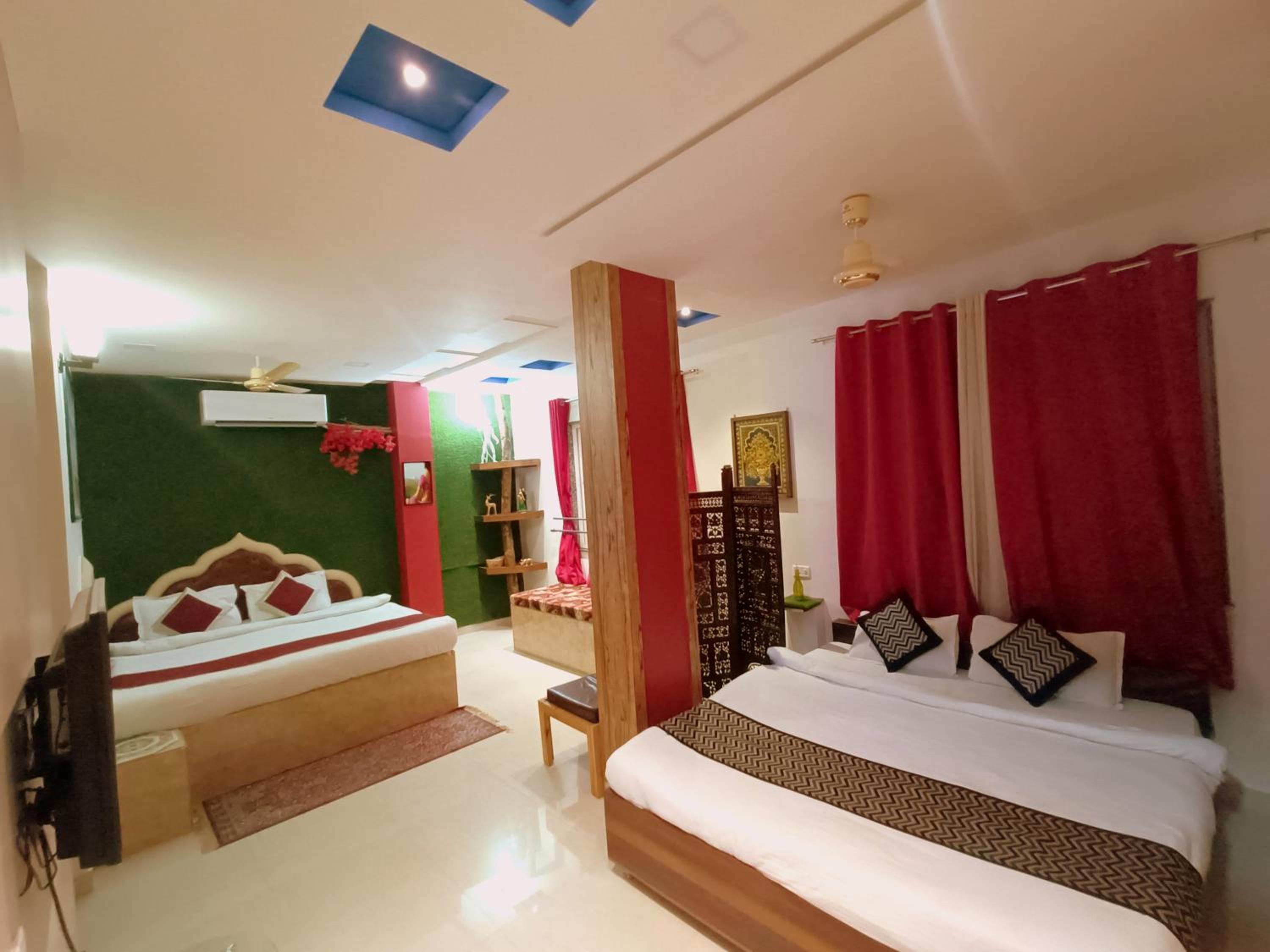 The Hideout Agra Garden Homestay - Near Taj Mahal