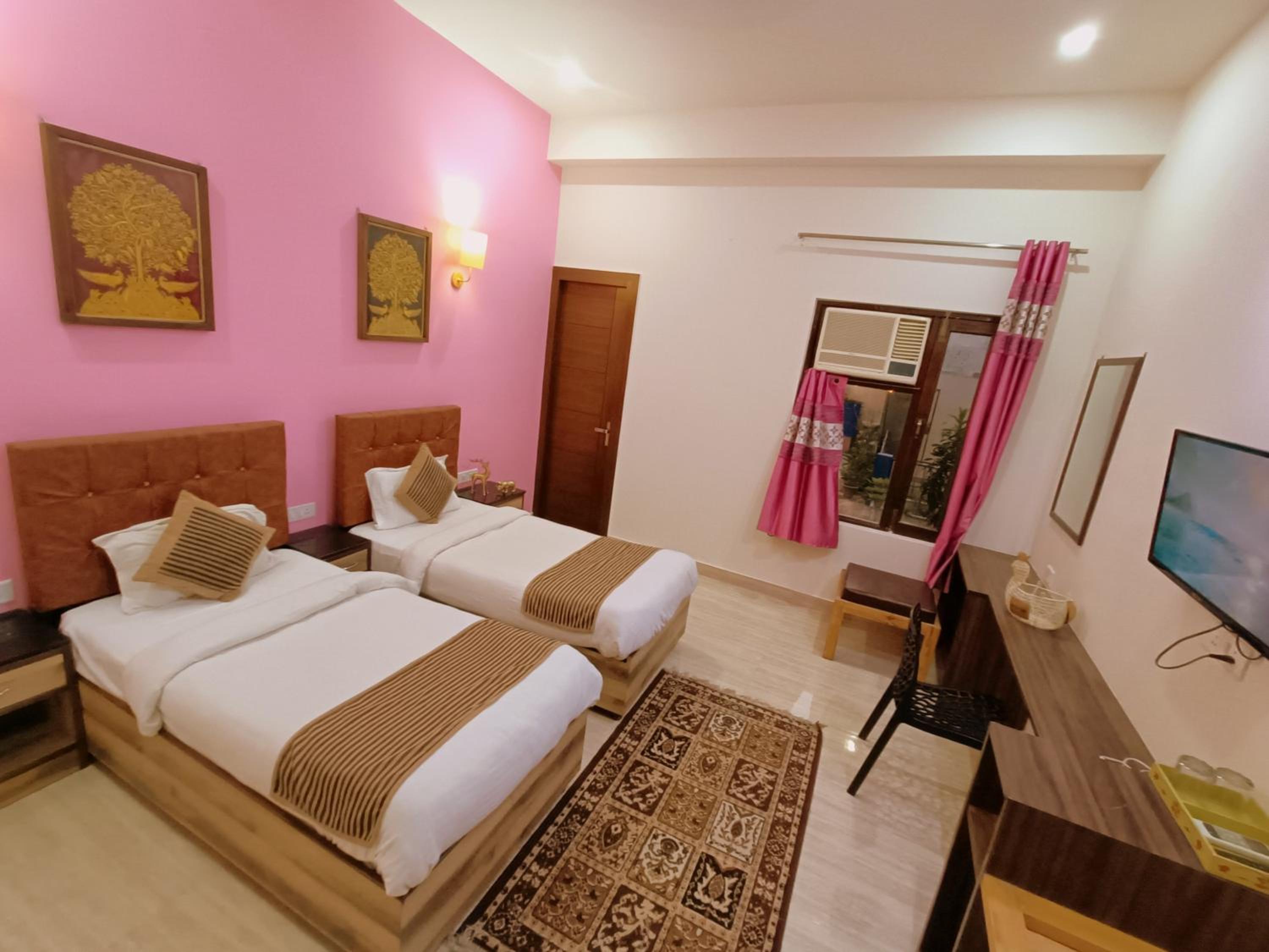 The Hideout Agra Garden Homestay - Near Taj Mahal