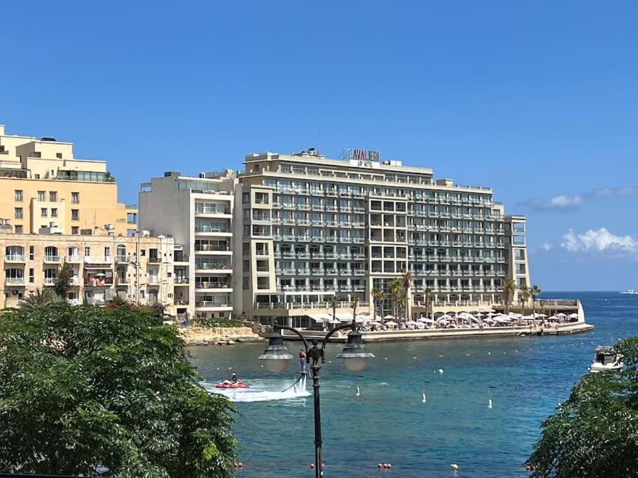 Seafront apartment in St Julians photo 3