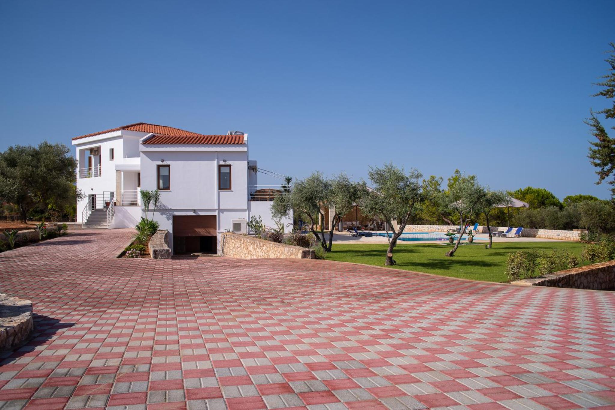 Al Aker Villa with private pool view 4