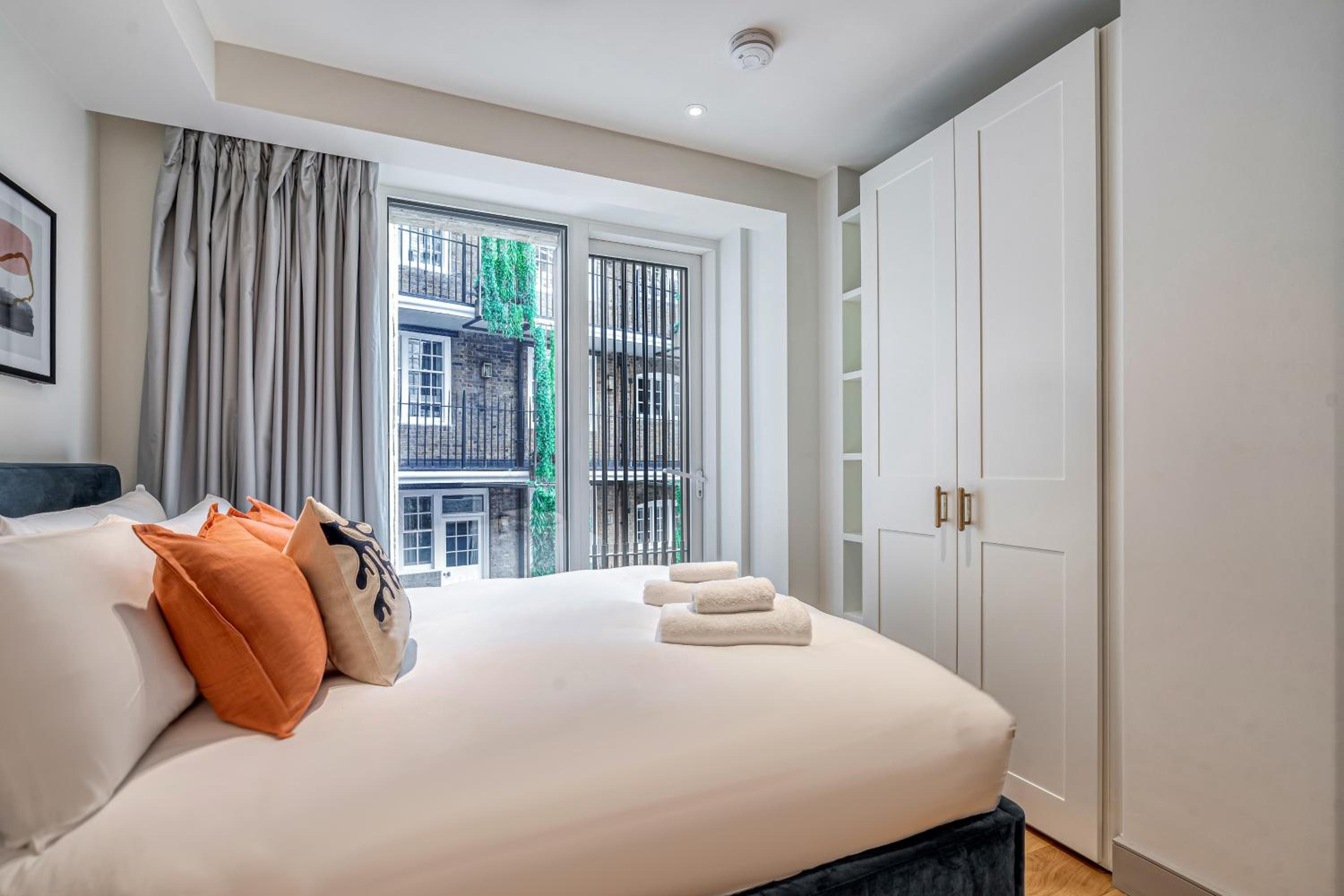 Luxury flats near Big Ben and London Eye