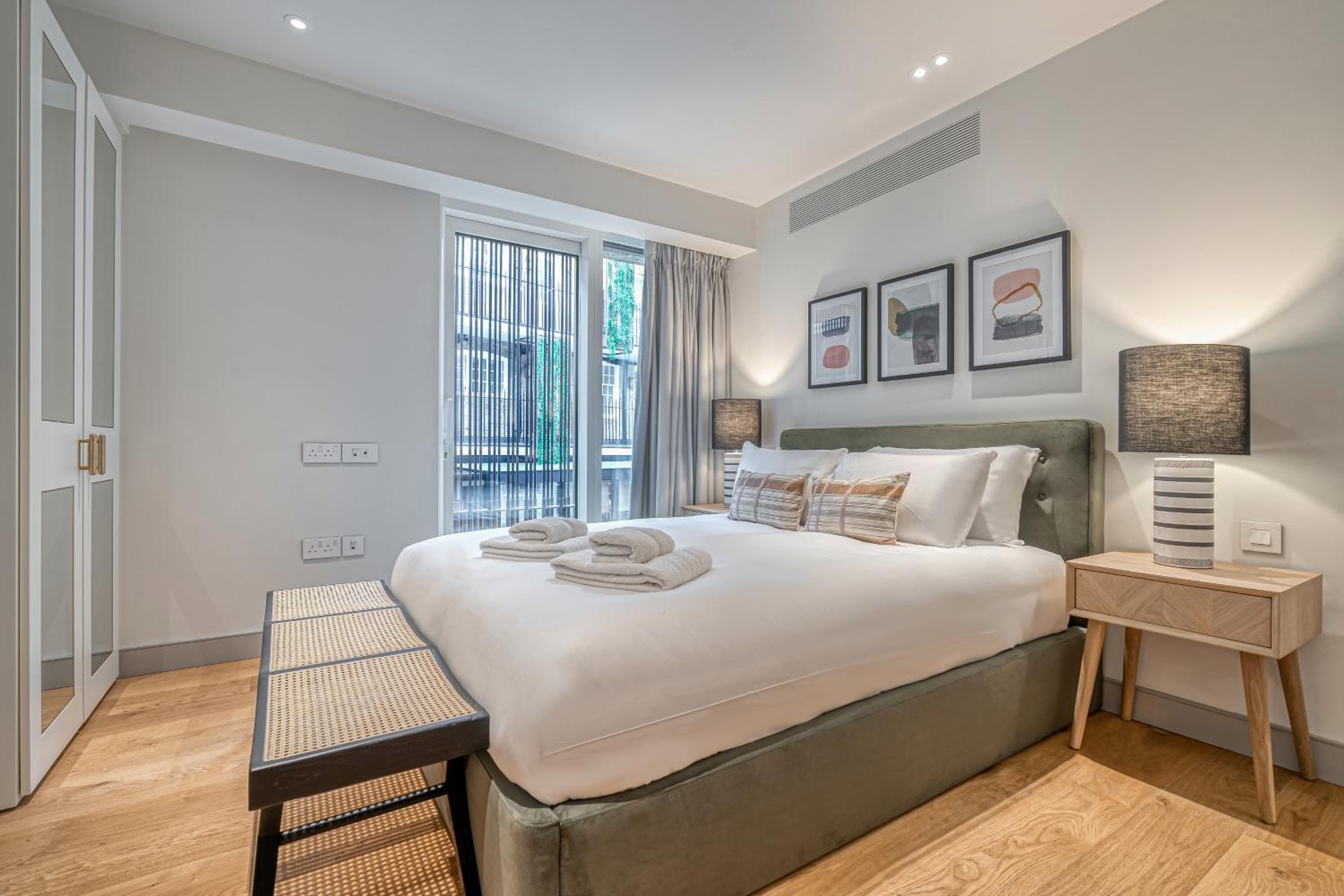 Luxury flats near Big Ben and London Eye