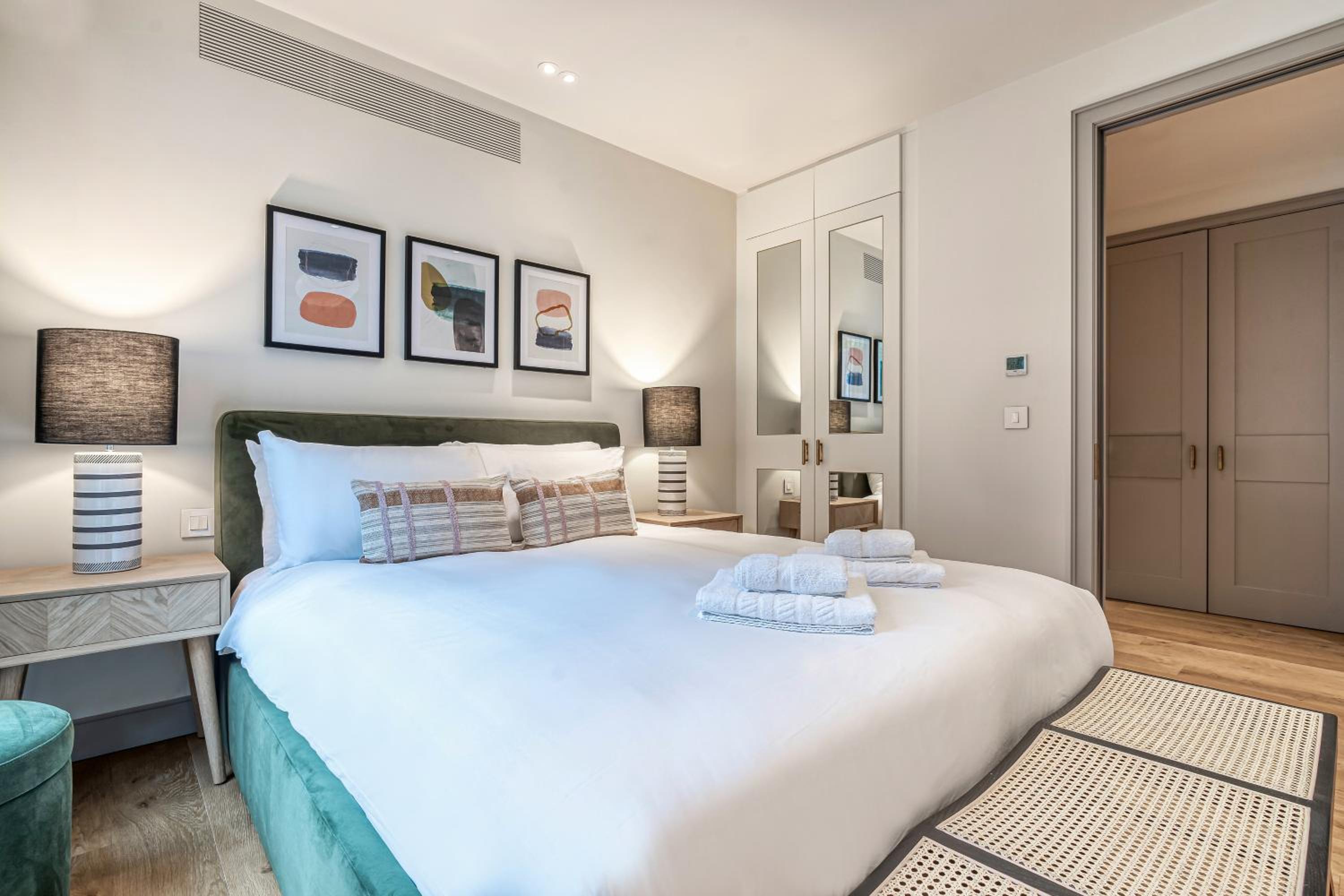 Luxury flats near Big Ben and London Eye