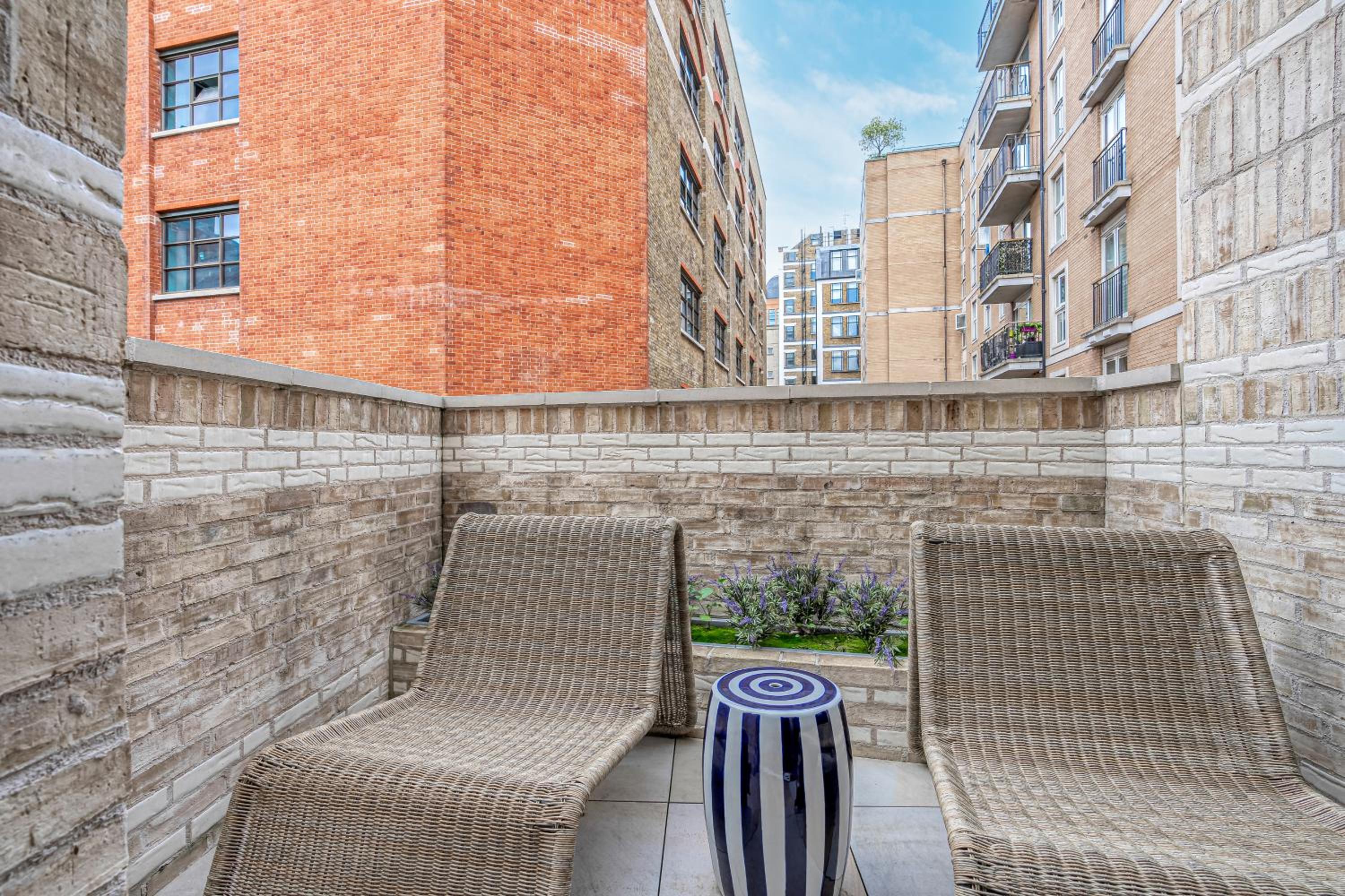 Luxury flats near Big Ben and London Eye