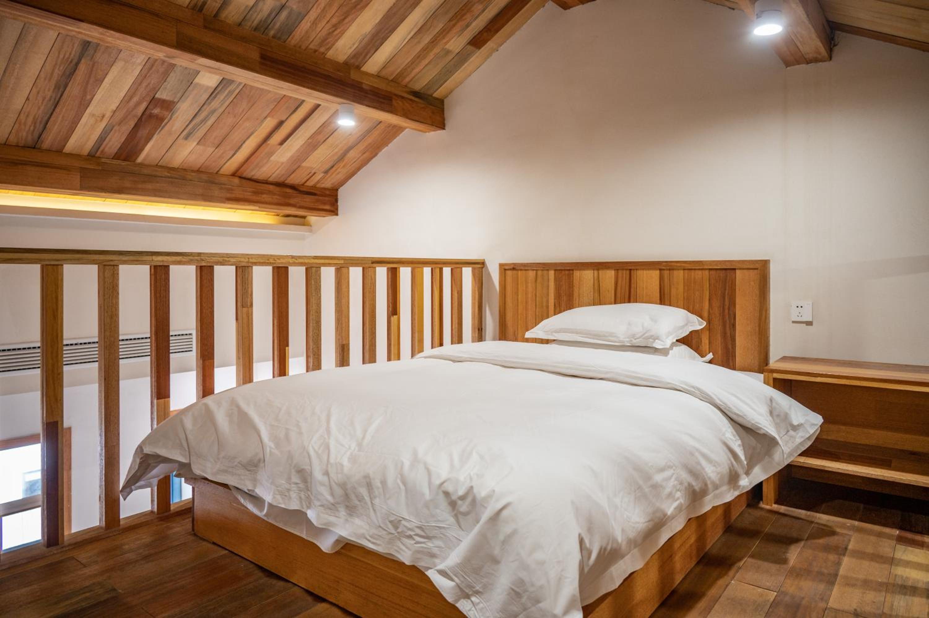 Tingjian Musu Private Soup Design Homestay - South Gate of Wuzhen Xizha Scenic Area