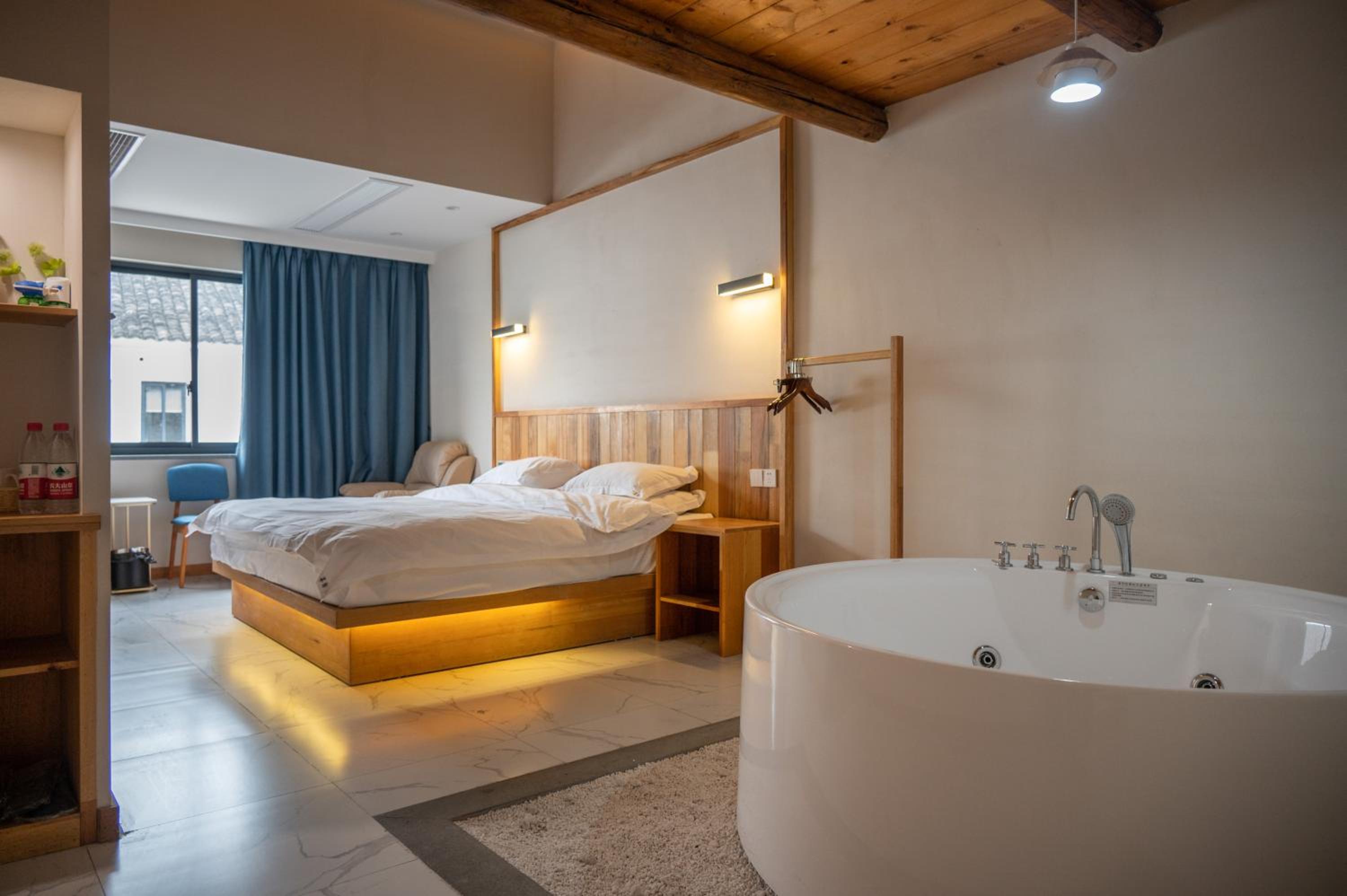 Tingjian Musu Private Soup Design Homestay - South Gate of Wuzhen Xizha Scenic Area
