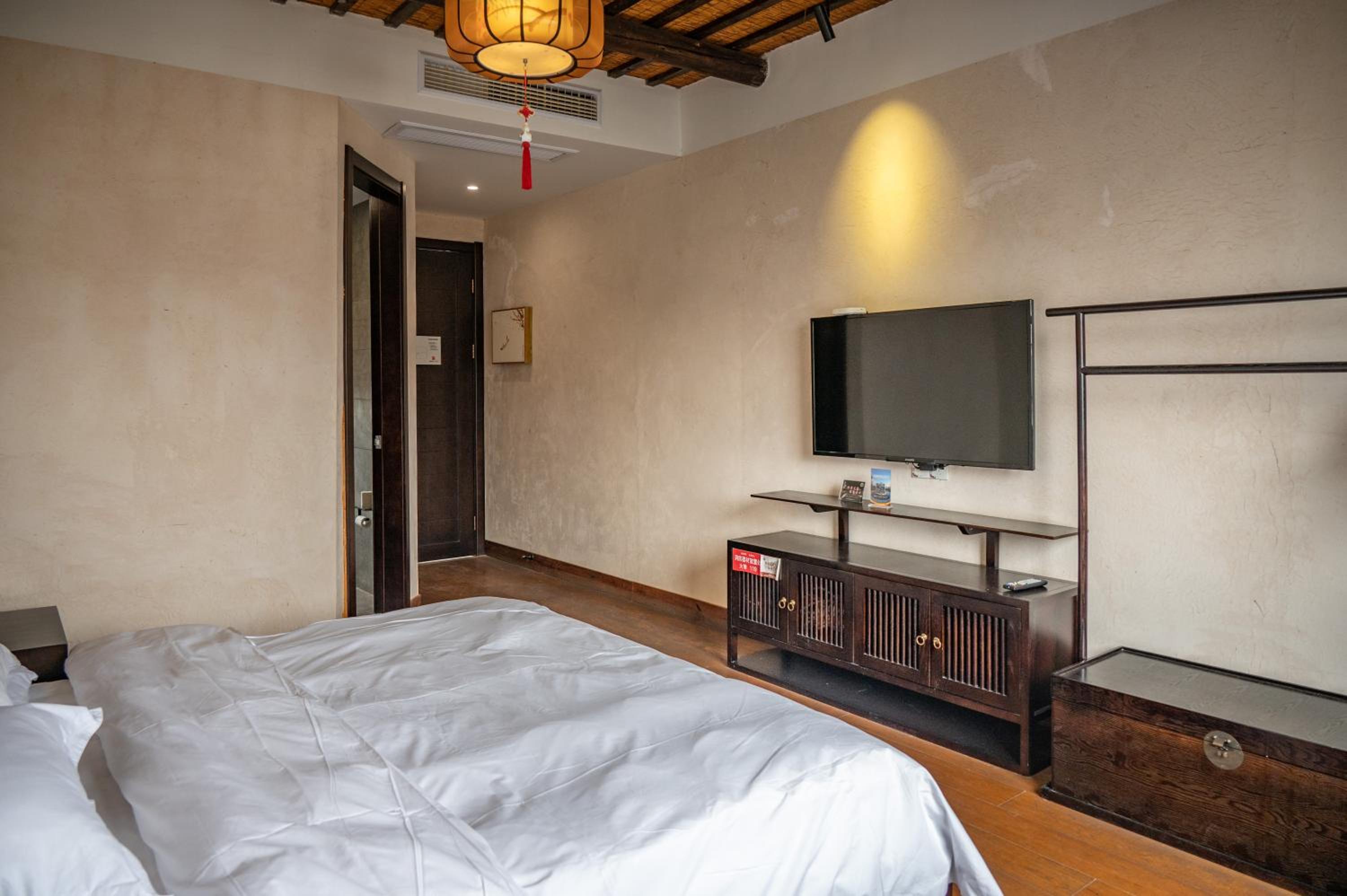 Tingjian Musu Private Soup Design Homestay - South Gate of Wuzhen Xizha Scenic Area