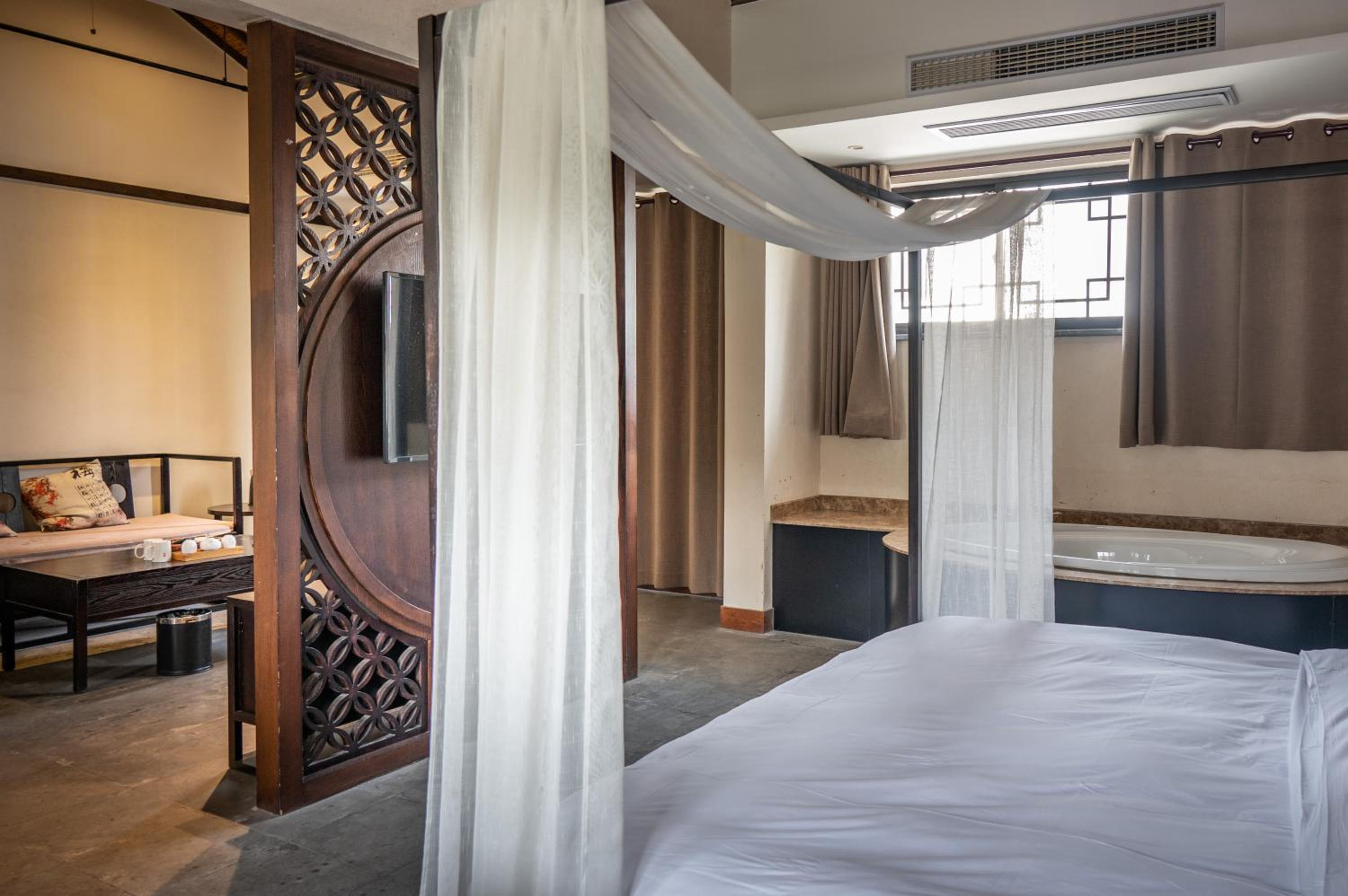Tingjian Musu Private Soup Design Homestay - South Gate of Wuzhen Xizha Scenic Area