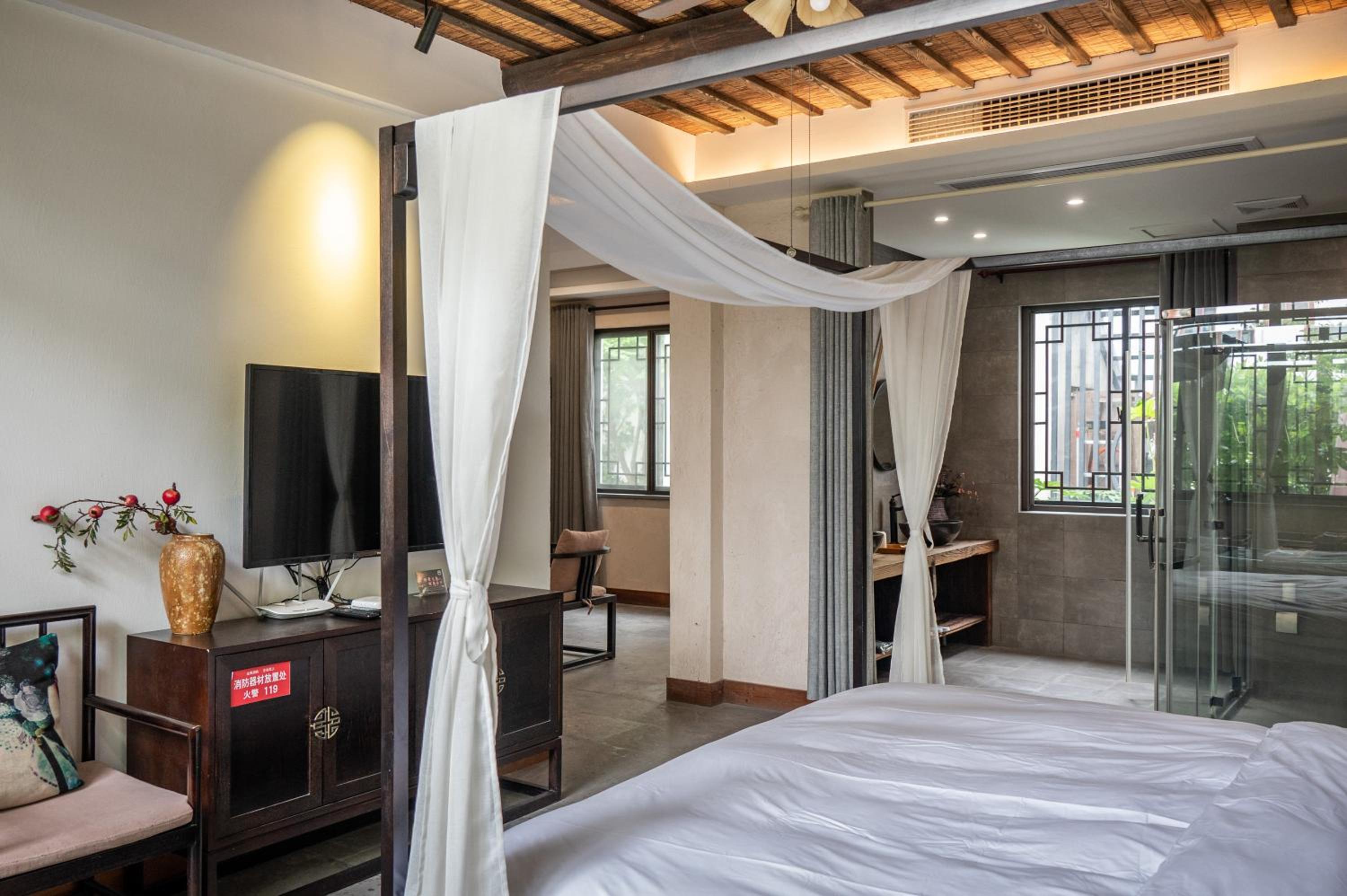 Tingjian Musu Private Soup Design Homestay - South Gate of Wuzhen Xizha Scenic Area
