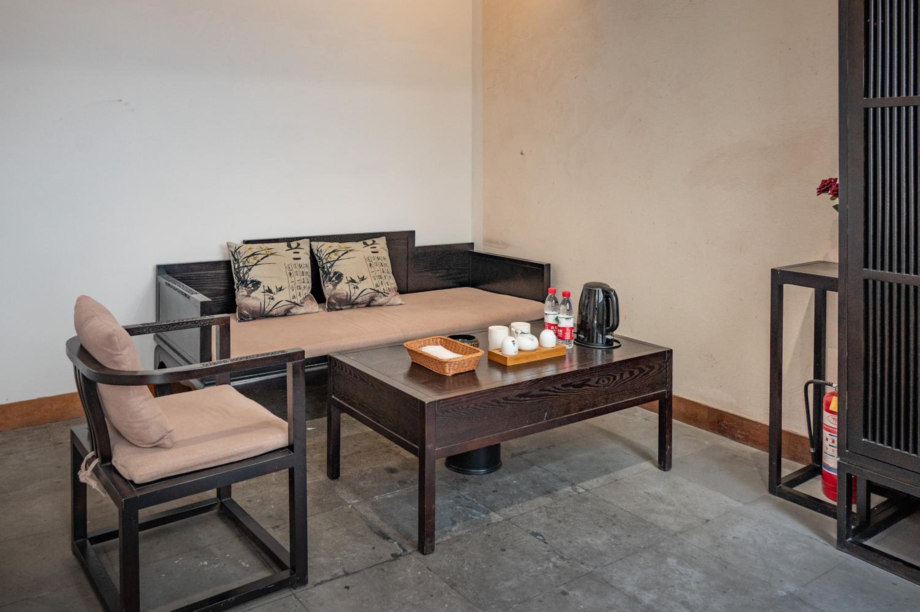 Tingjian Musu Private Soup Design Homestay - South Gate of Wuzhen Xizha Scenic Area