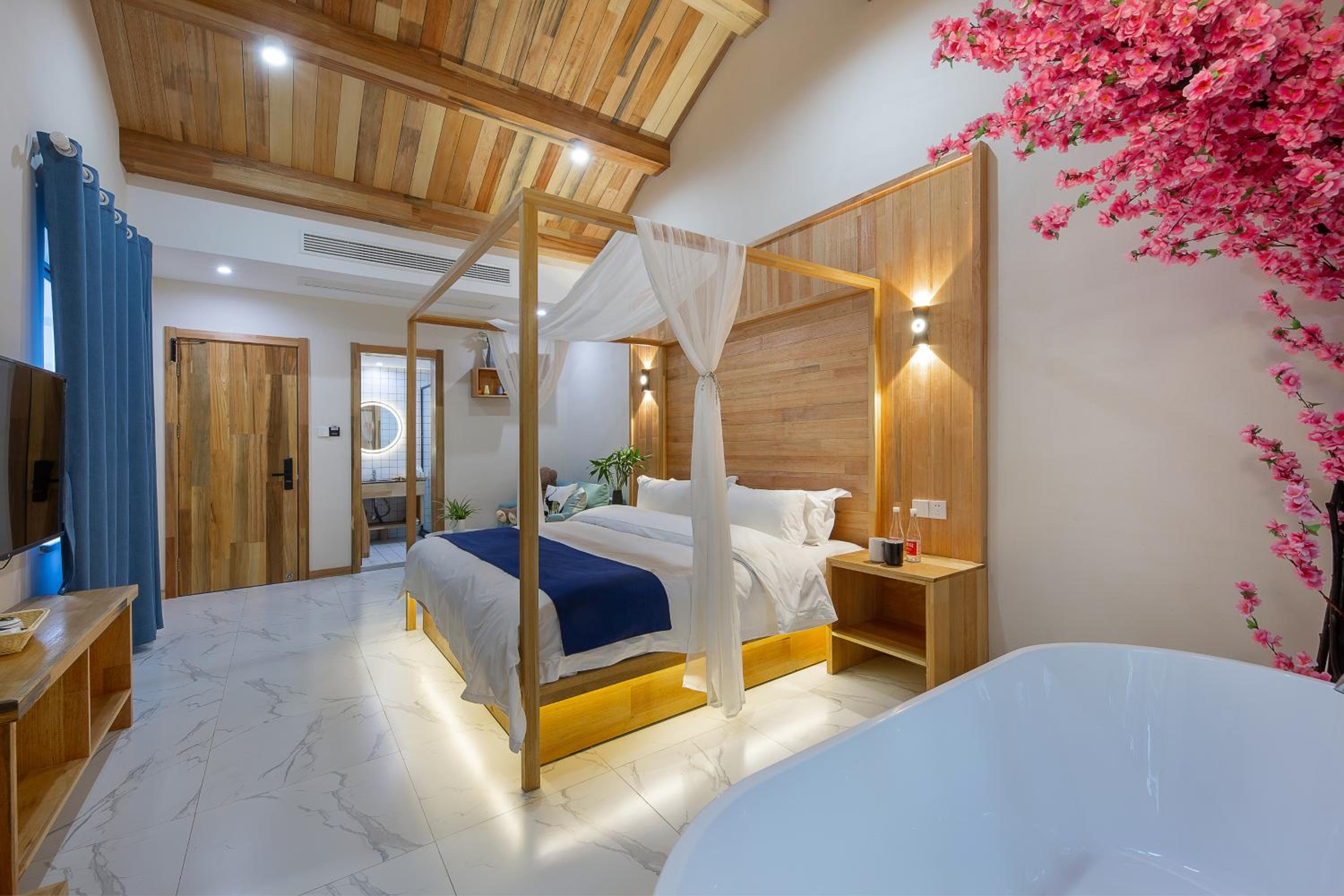 Tingjian Musu Private Soup Design Homestay - South Gate of Wuzhen Xizha Scenic Area