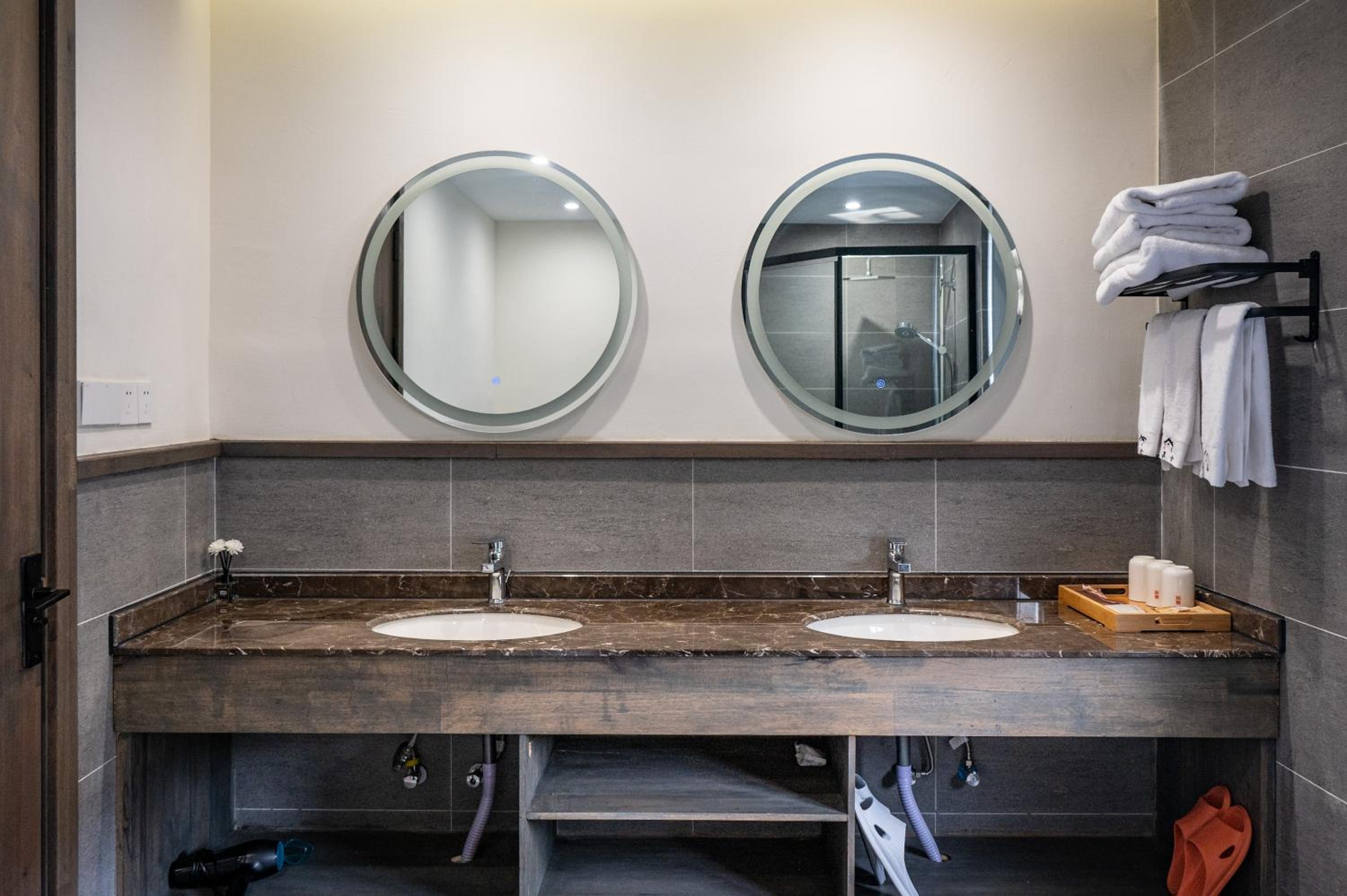 Tingjian Musu Private Soup Design Homestay - South Gate of Wuzhen Xizha Scenic Area