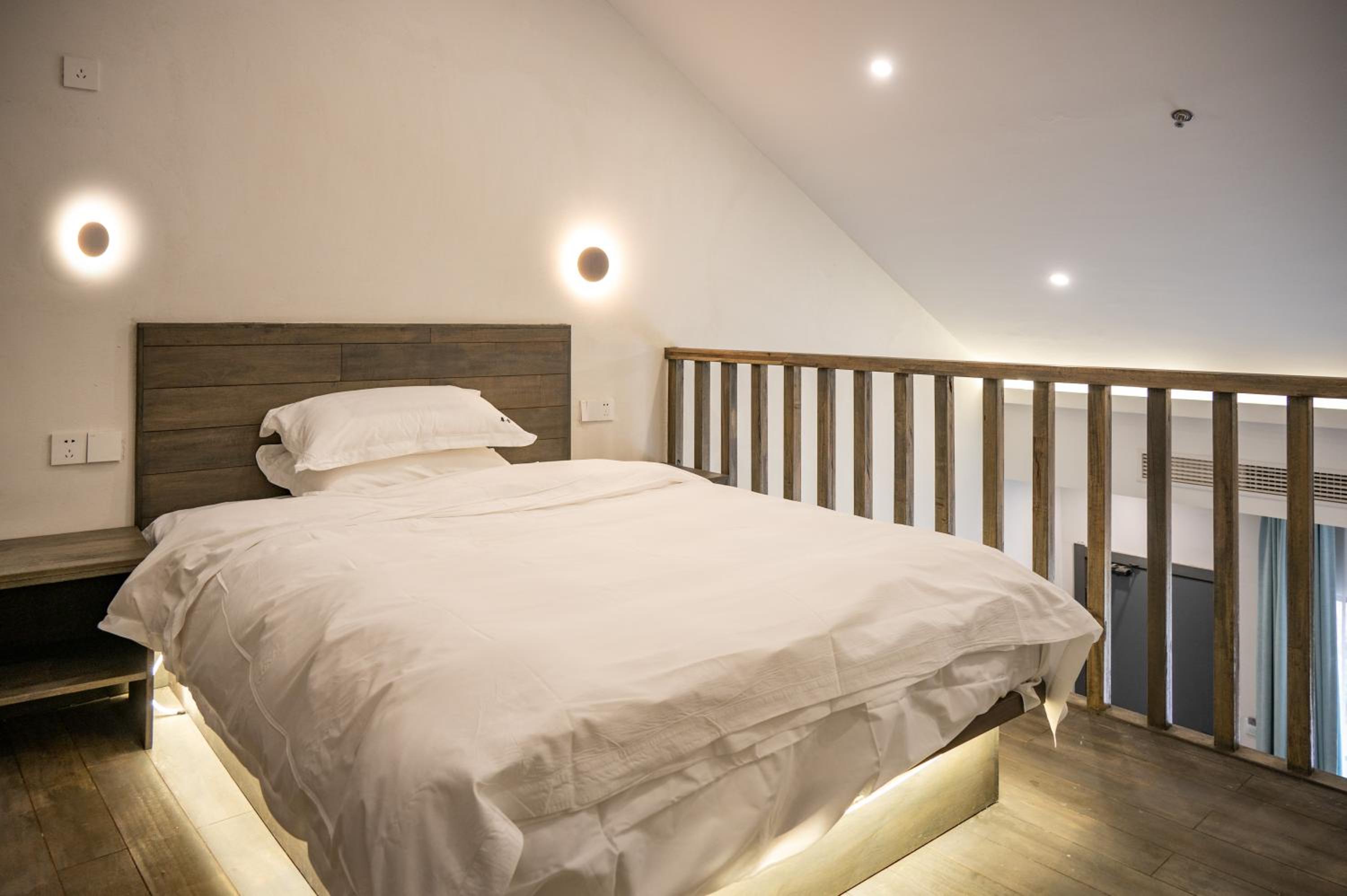 Tingjian Musu Private Soup Design Homestay - South Gate of Wuzhen Xizha Scenic Area