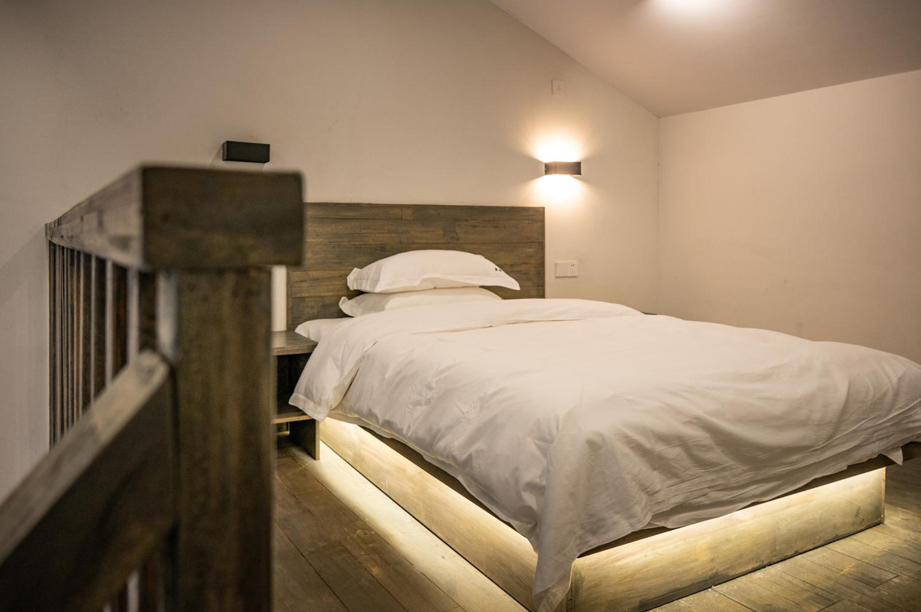 Tingjian Musu Private Soup Design Homestay - South Gate of Wuzhen Xizha Scenic Area