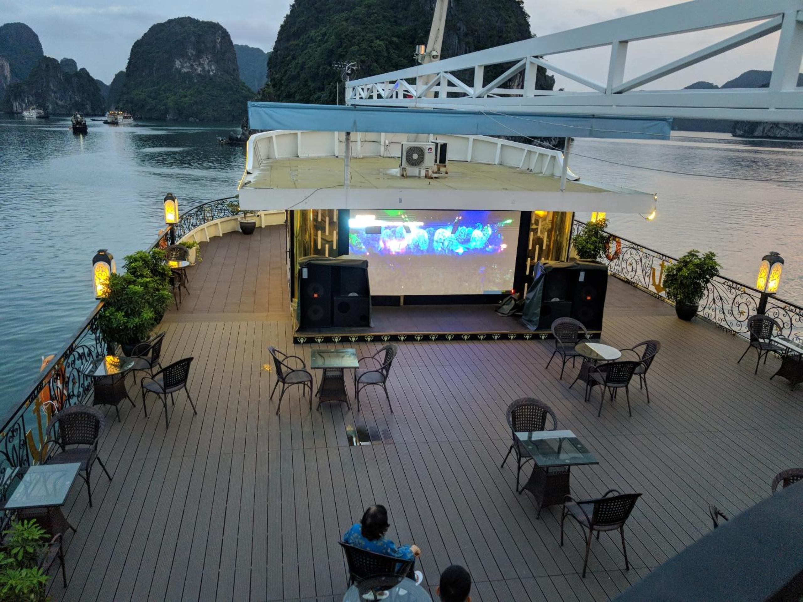 HaLONG AQUAMARINE ROYAL CRUISE