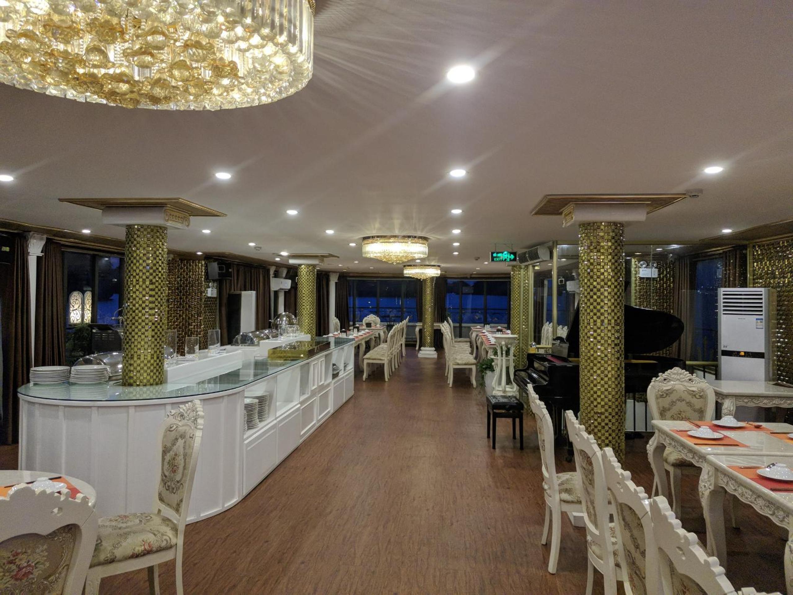 HaLONG AQUAMARINE ROYAL CRUISE