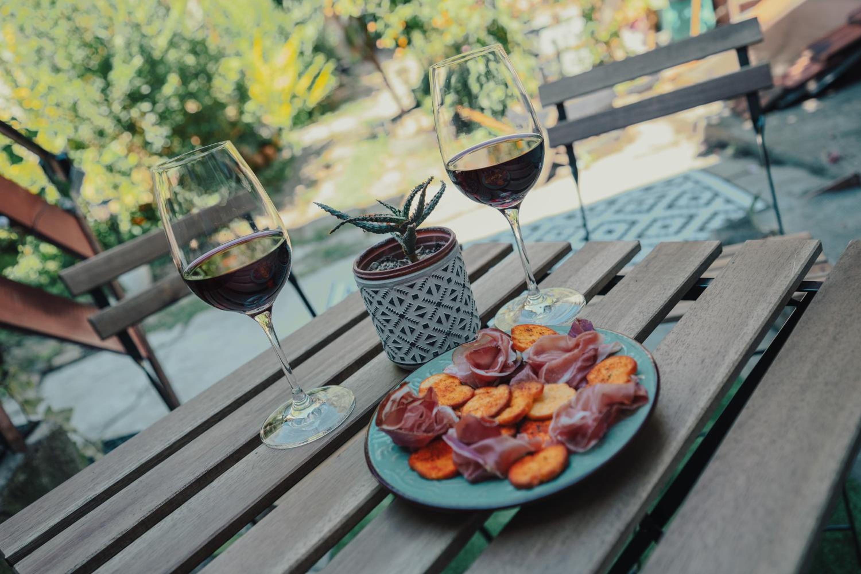 5 min to CityCenter - HOUSE & GARDEN - Netflix, Playstation & WiFi