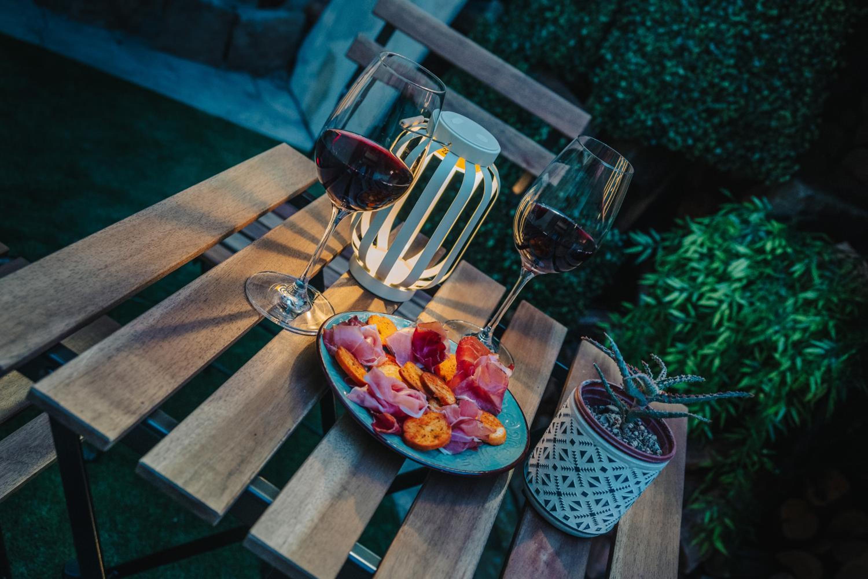 5 min to CityCenter - HOUSE & GARDEN - Netflix, Playstation & WiFi