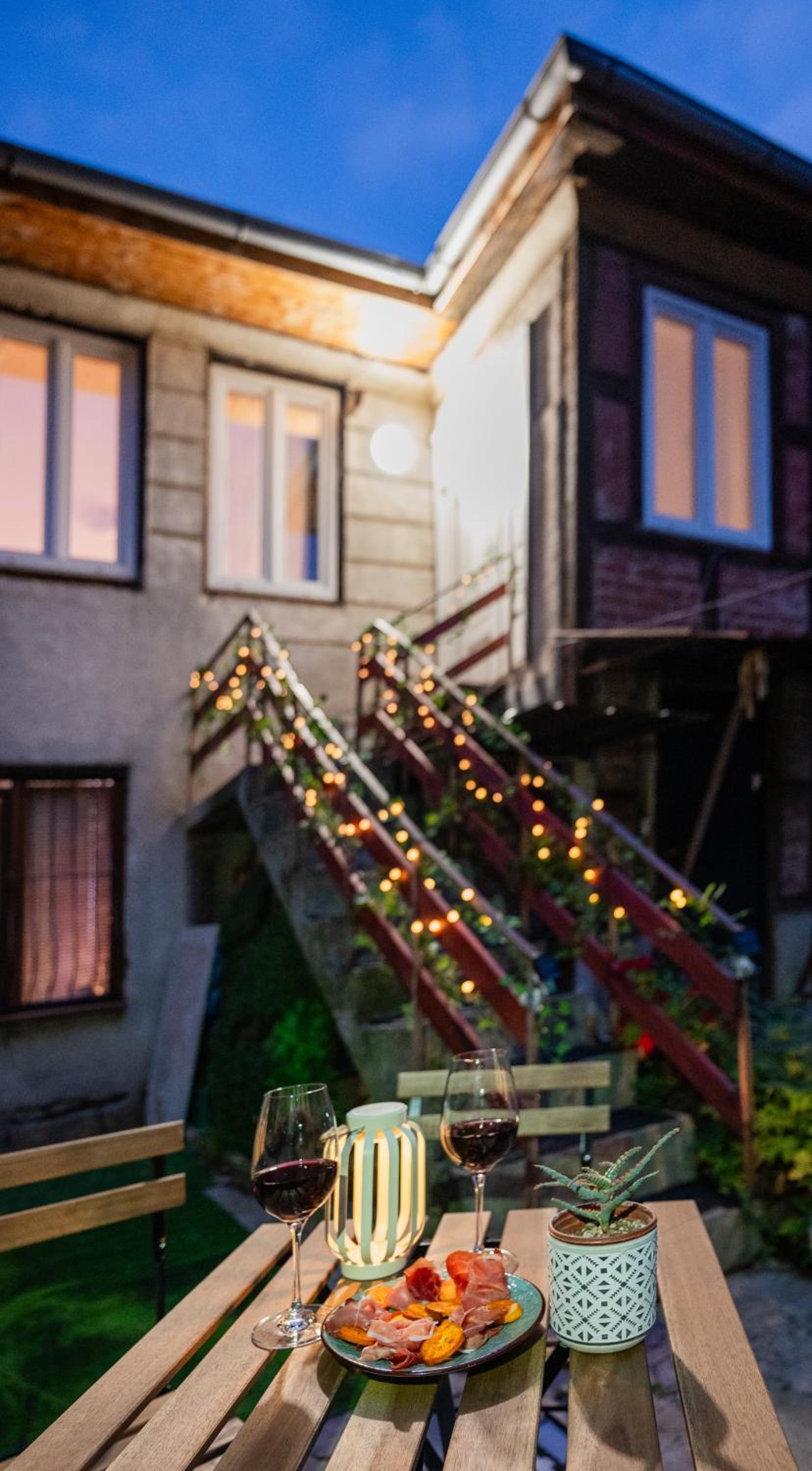 5 min to CityCenter - HOUSE & GARDEN - Netflix, Playstation & WiFi