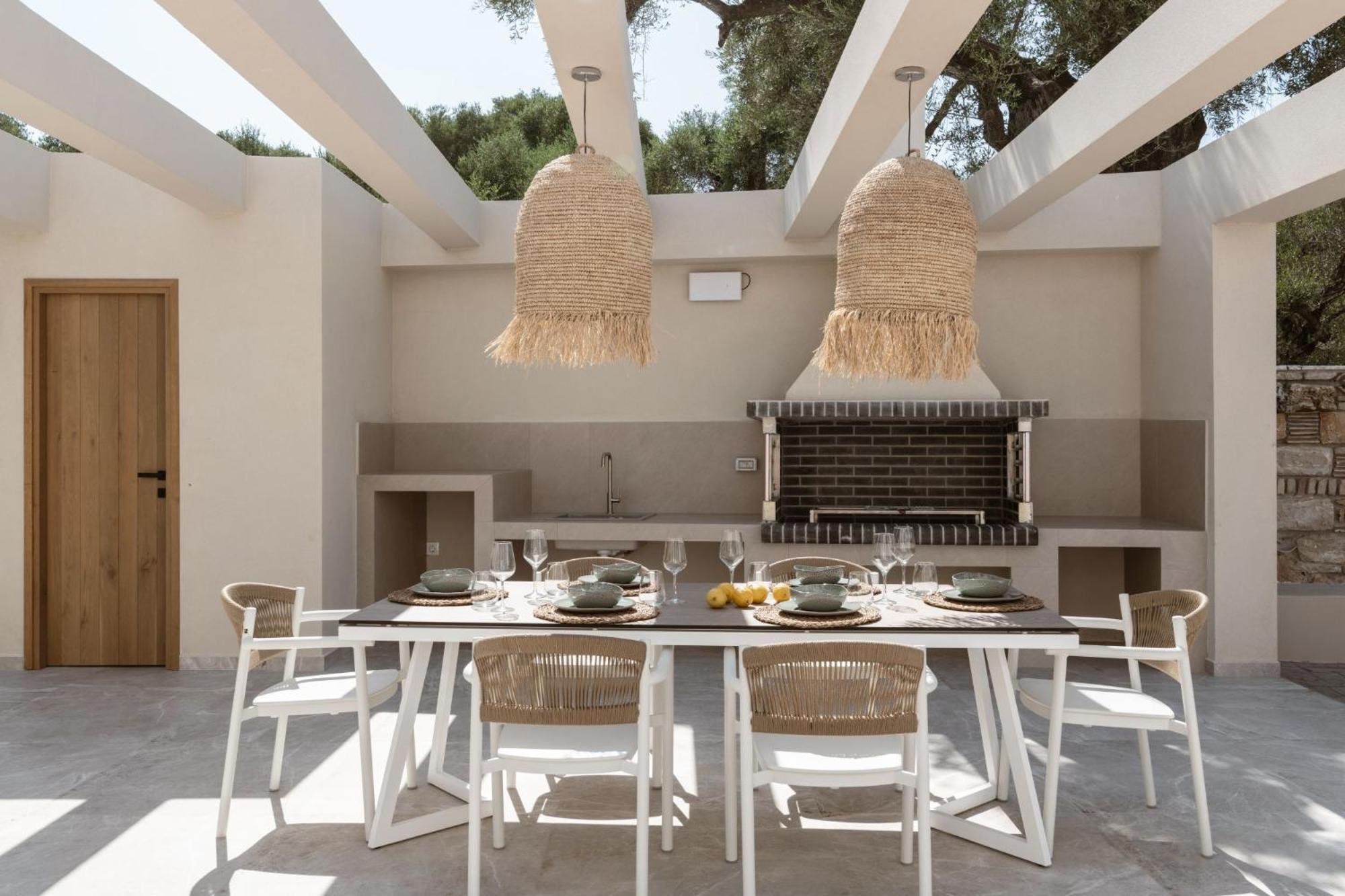 Gioarde Luxury Villa with Private Pool & Sea Views, by ZanteWize