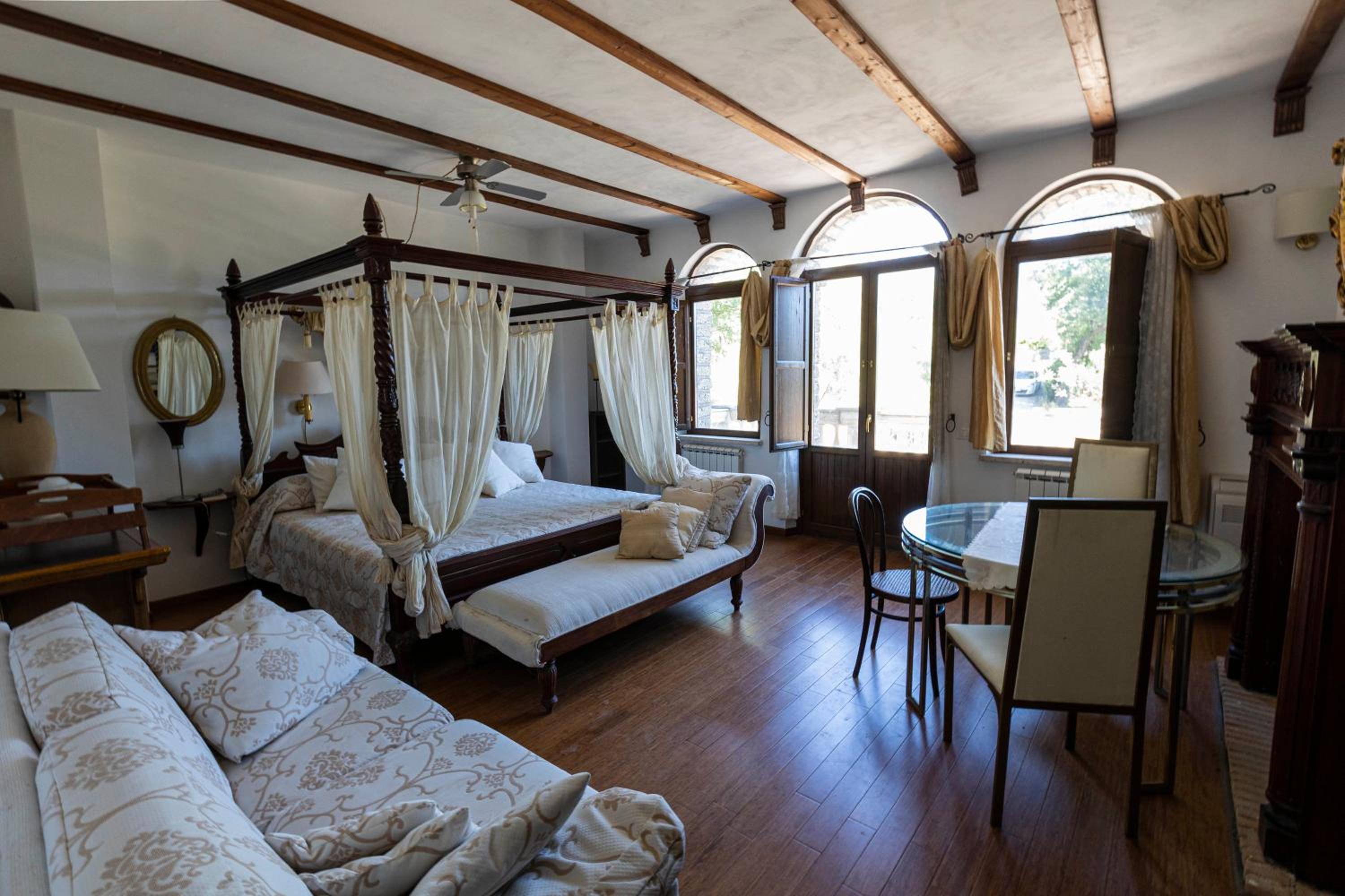 Prestigioso Casale Castello Alma view 4