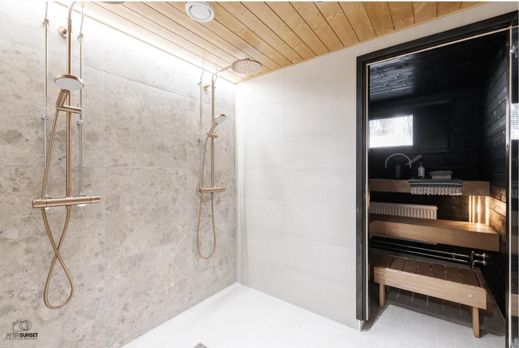 Kingwest Villa - free parking, sauna, 5br & NEW AC