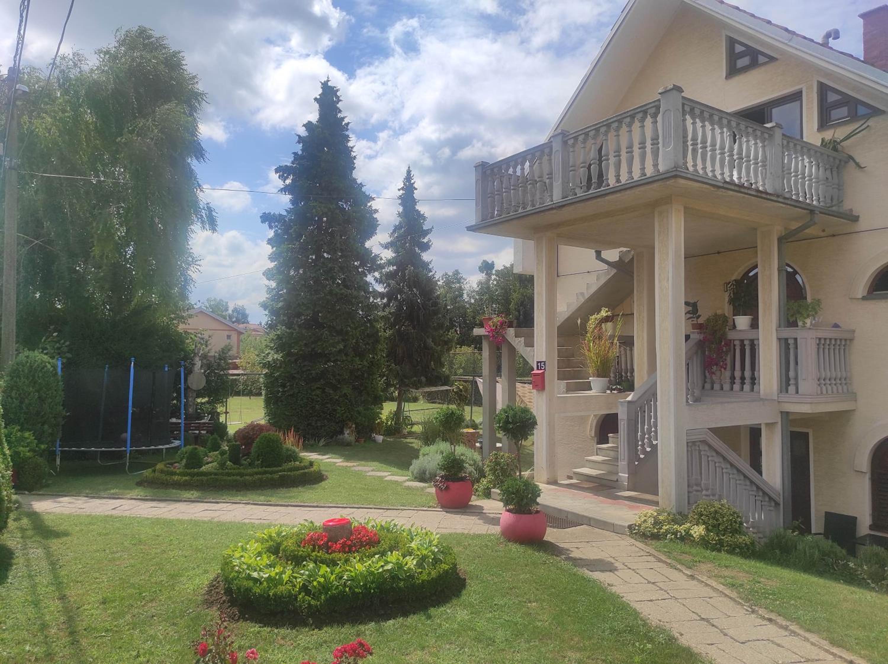 Andrea Airport Apartments