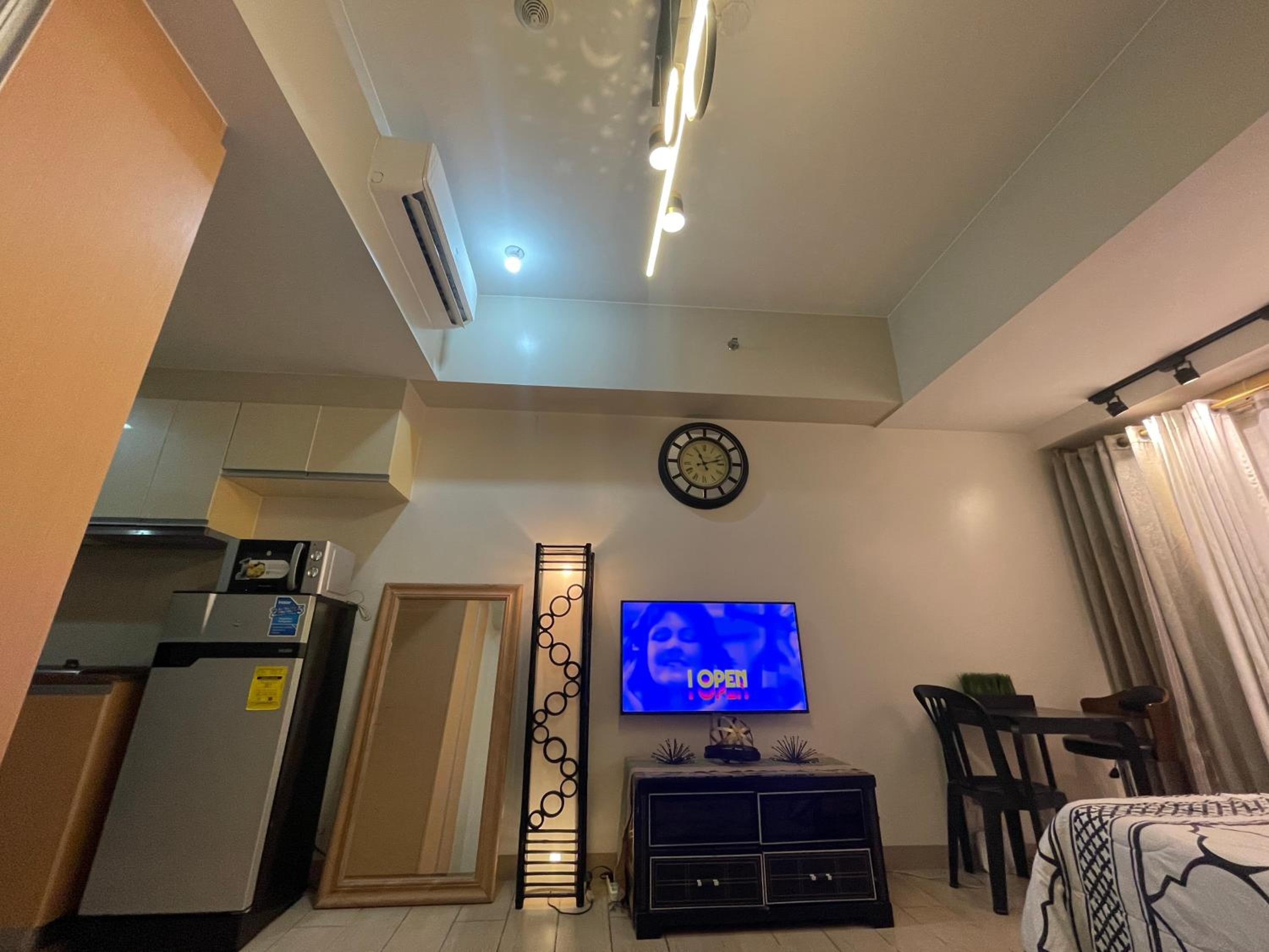 One Eastwood Avenue Suite with Spectacular View NO PETS ALLOWED view 3