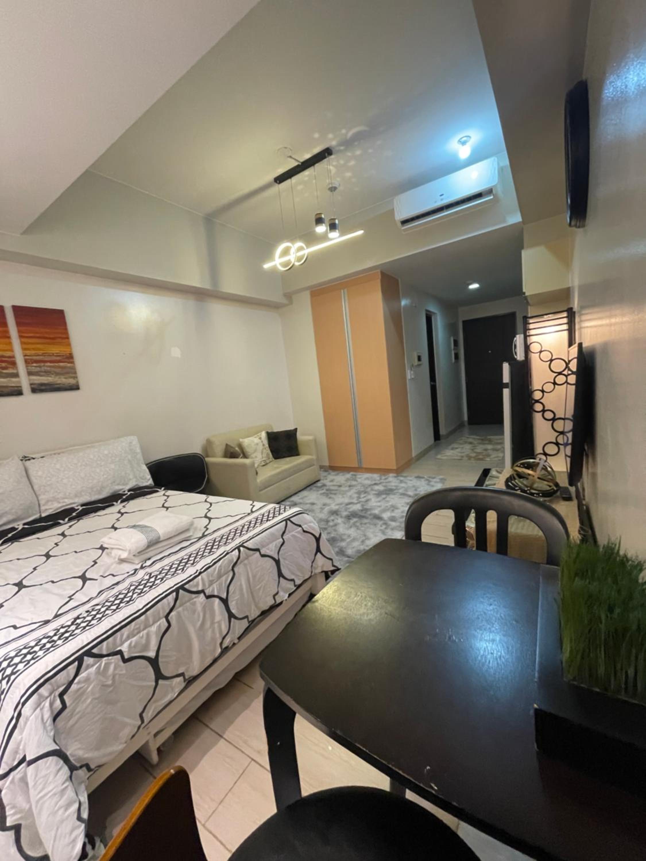 One Eastwood Avenue Suite with Spectacular View NO PETS ALLOWED view 5