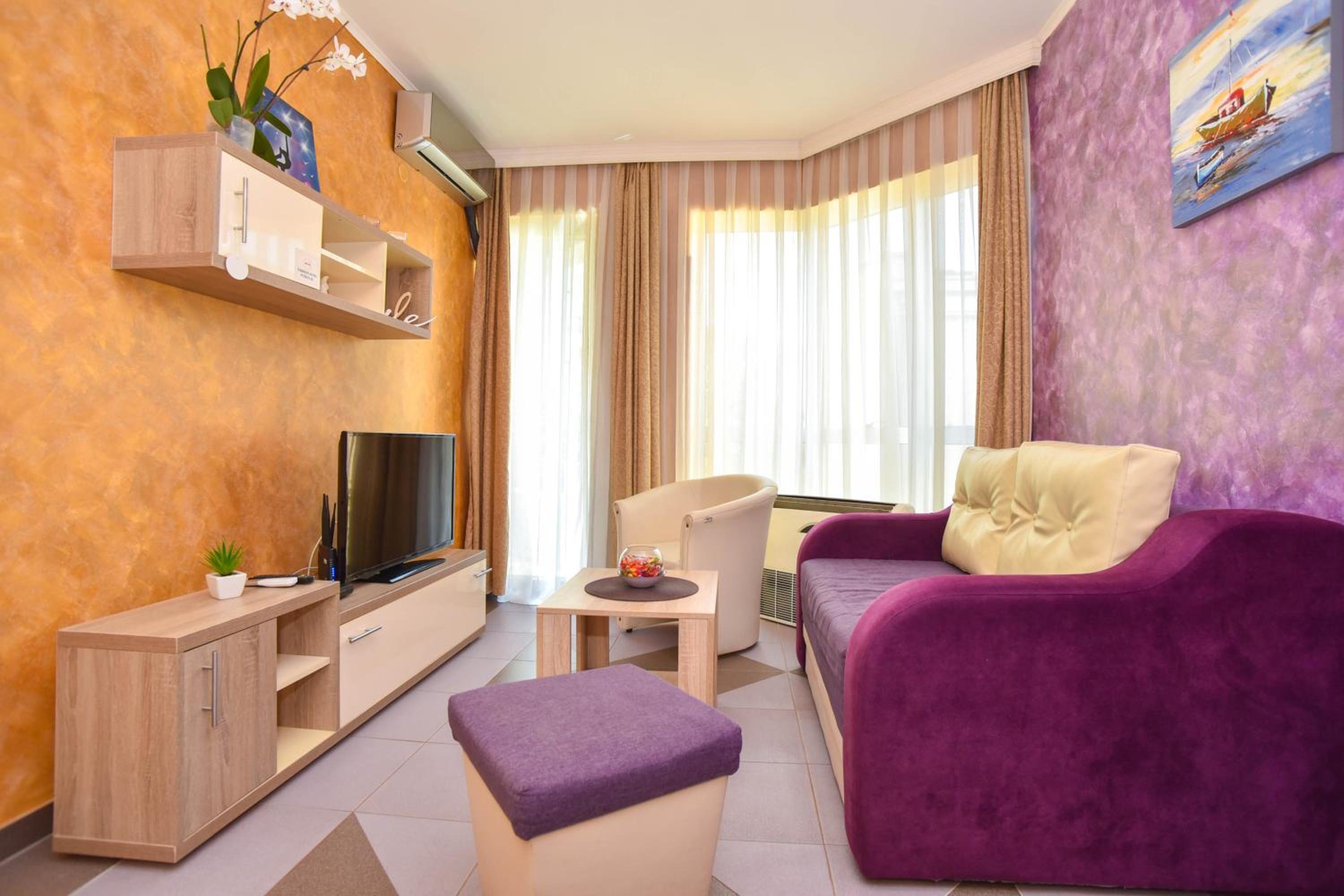 Apartment Golden Lavender view 2