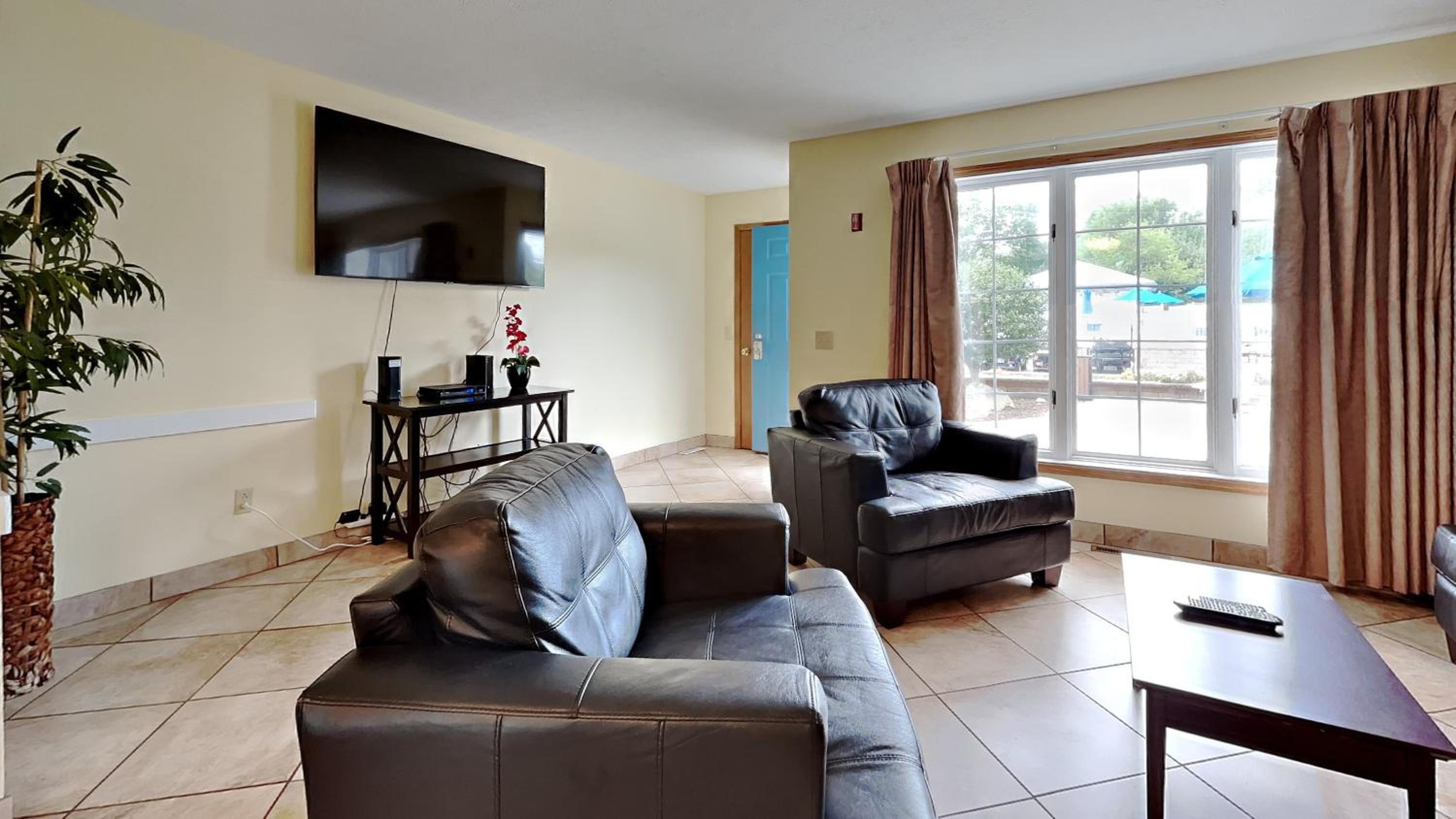 Put-in-Bay Poolview Condo #4 view 5