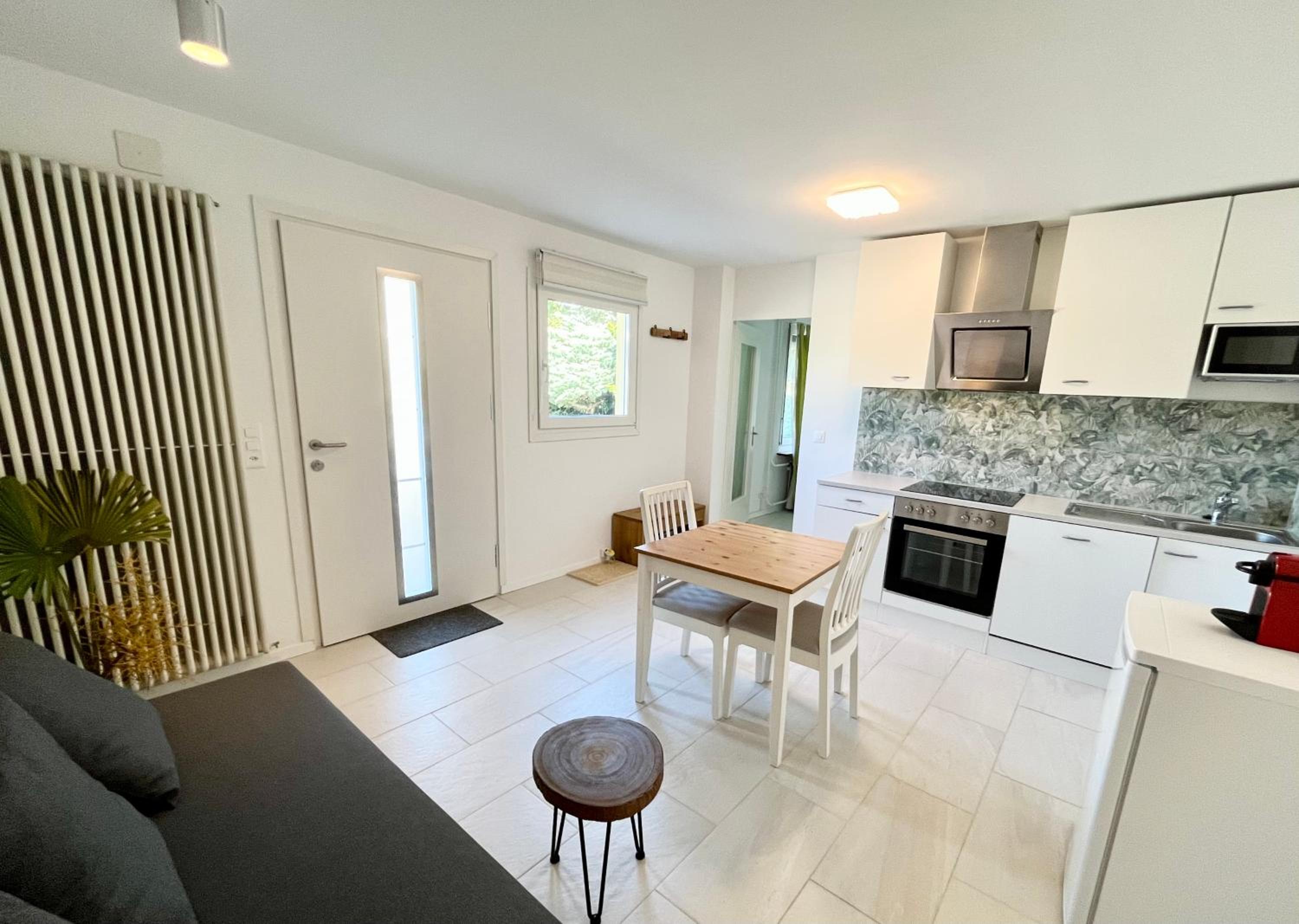 Green Sun - a cozy apartment close to the airport