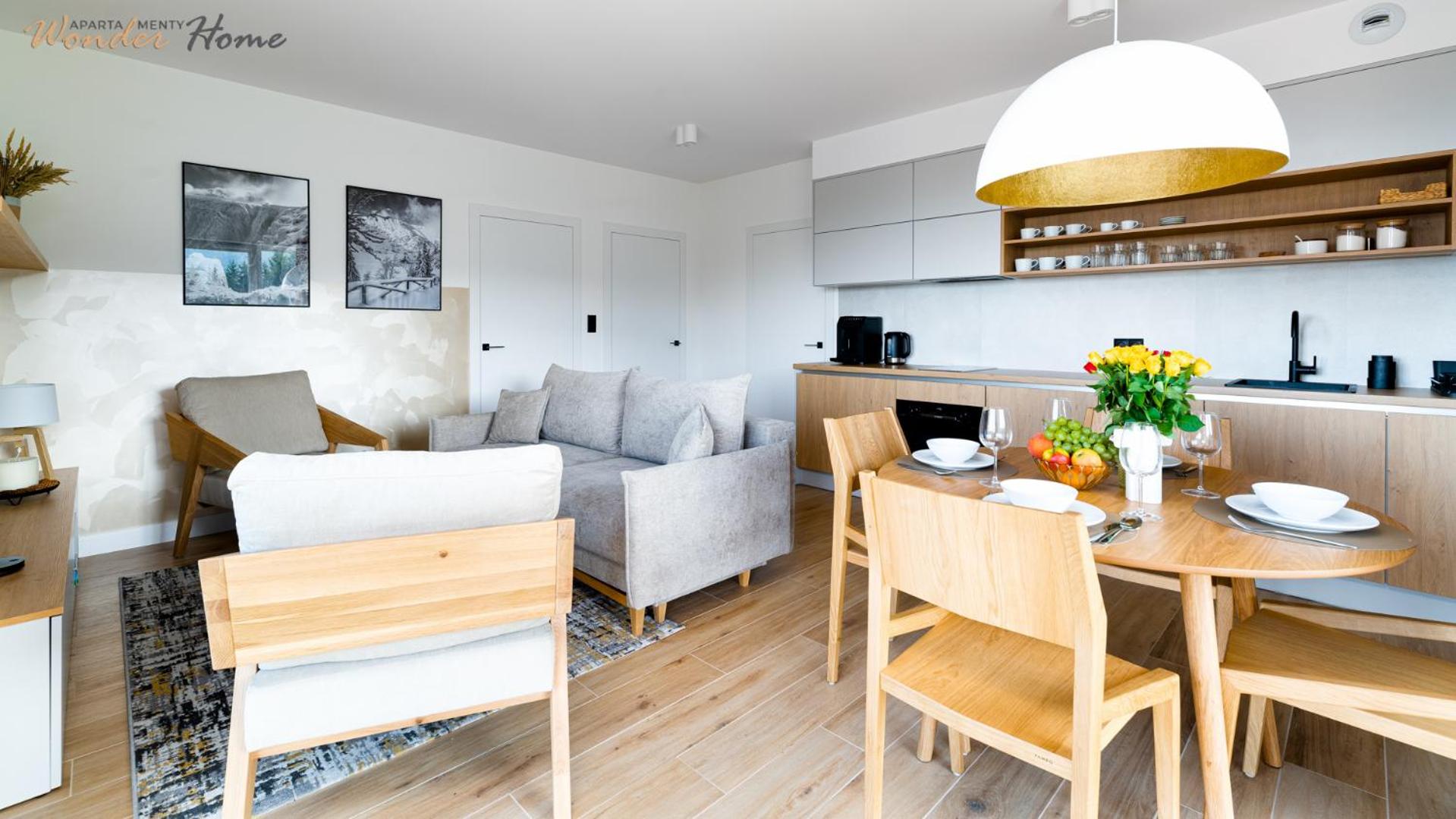 Wonder Home - Domki Hillside tuż przy stoku narciarskim - na terenie kompleksu plac zabaw i zewnętrzna siłownia, sklep, parking