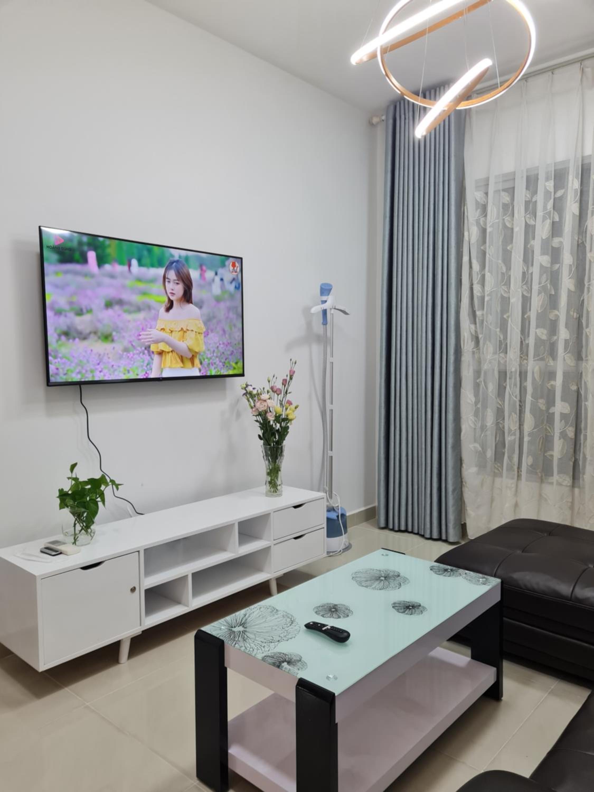 Căn hộ 2 phòng ngủ gần sân bay TSN
