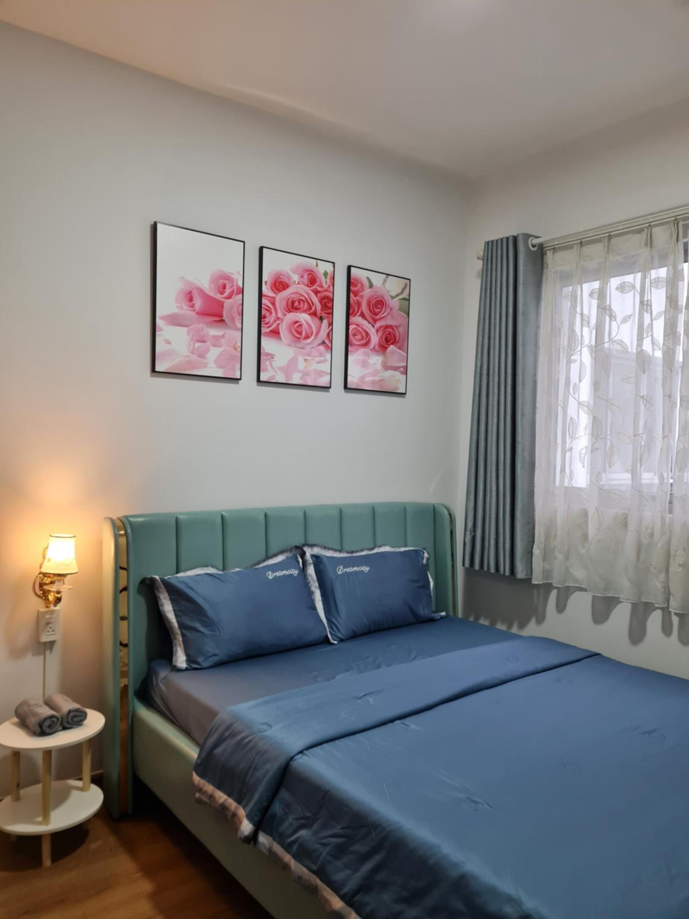 Căn hộ 2 phòng ngủ gần sân bay TSN