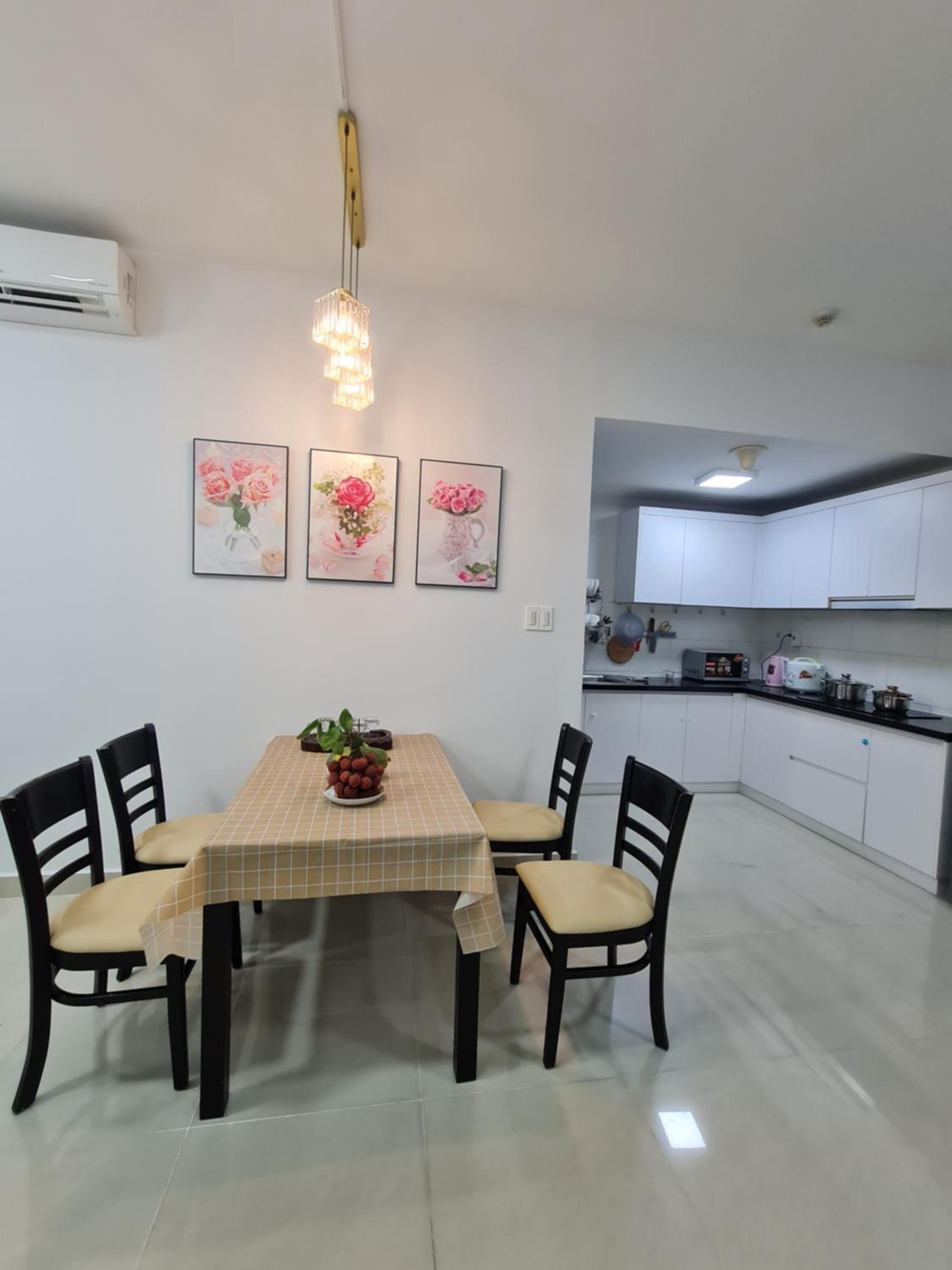 Căn hộ 2 phòng ngủ gần sân bay TSN