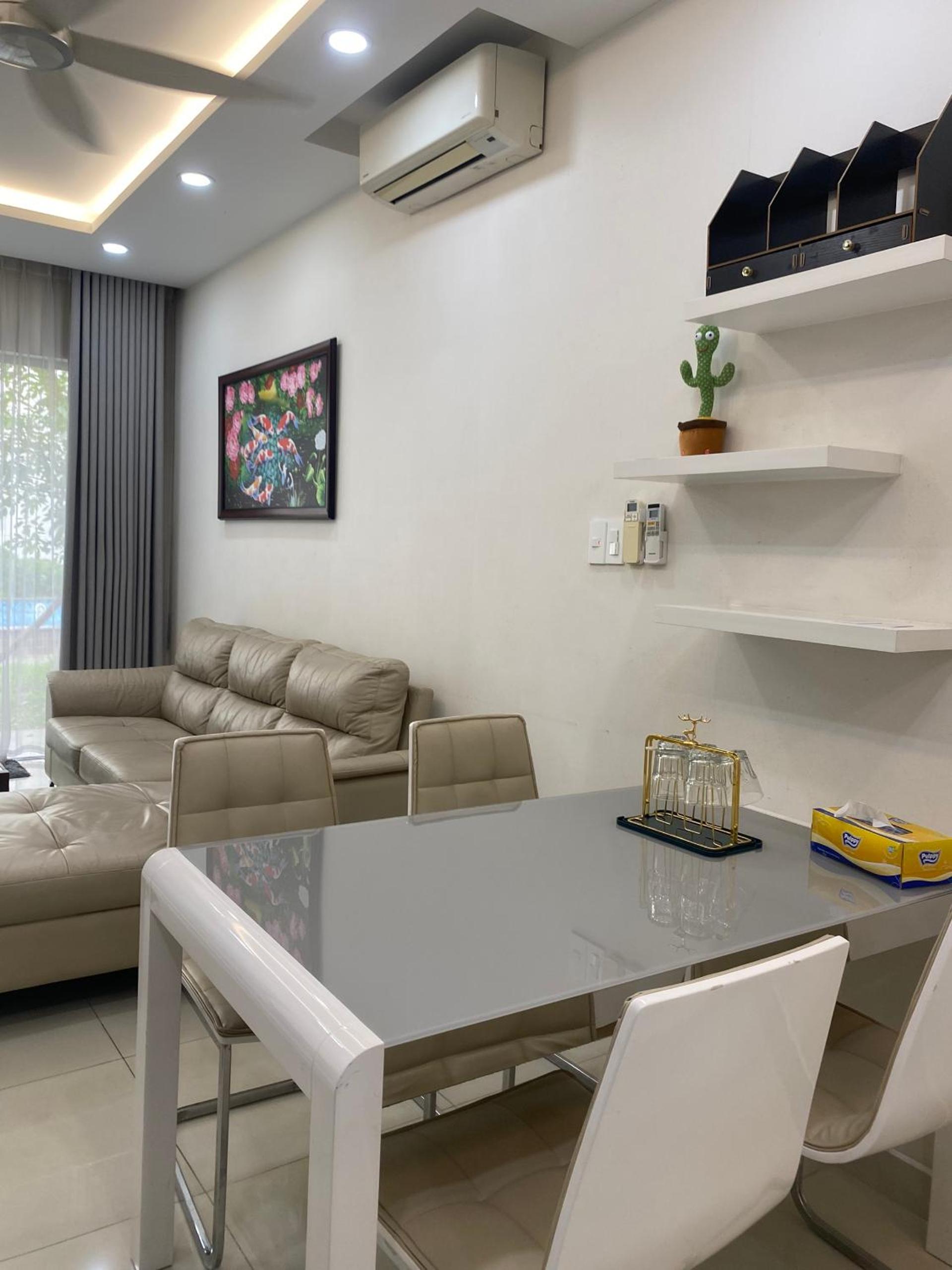 Căn hộ 2 phòng ngủ gần sân bay TSN