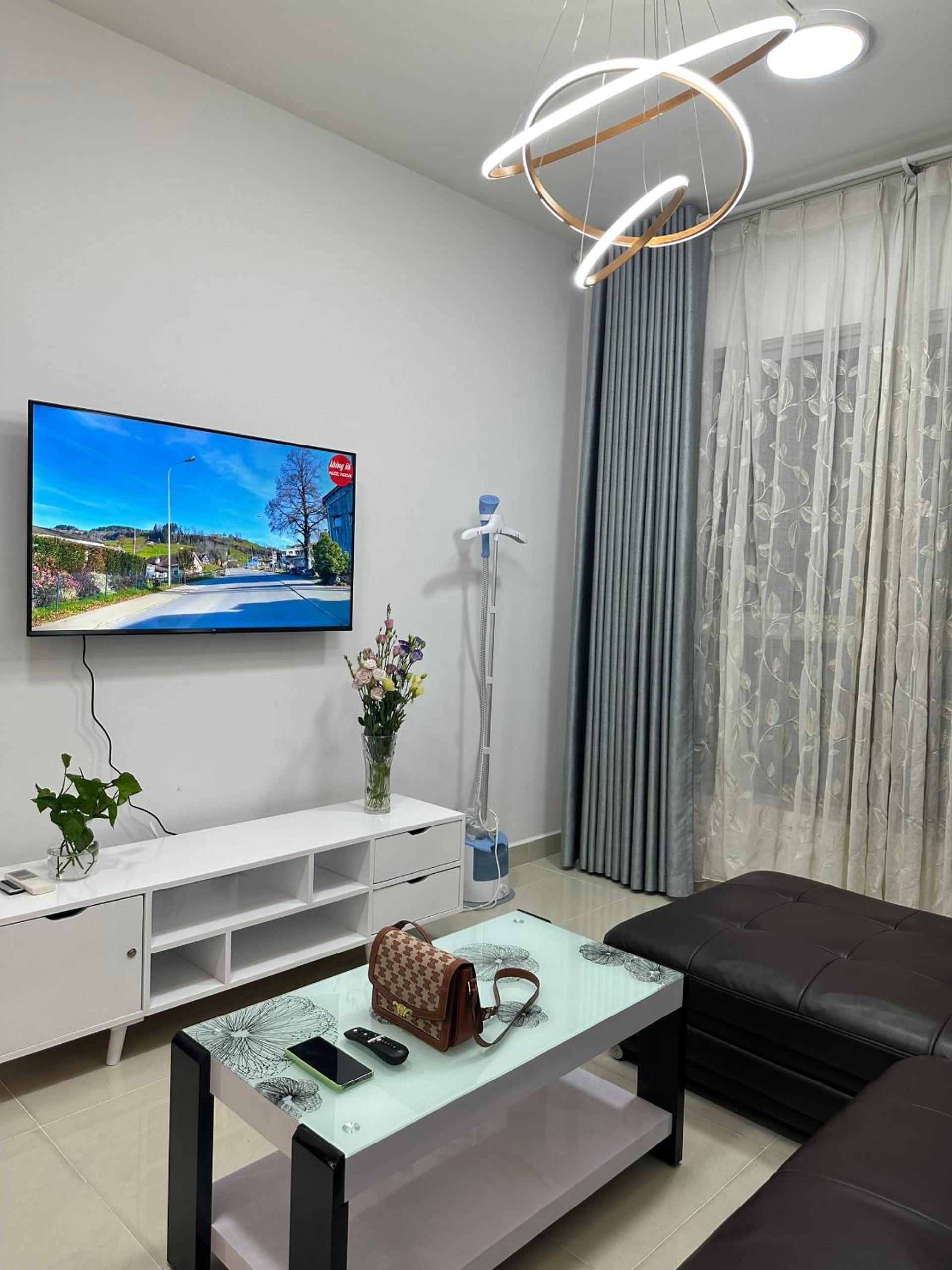 Căn hộ 2 phòng ngủ gần sân bay TSN