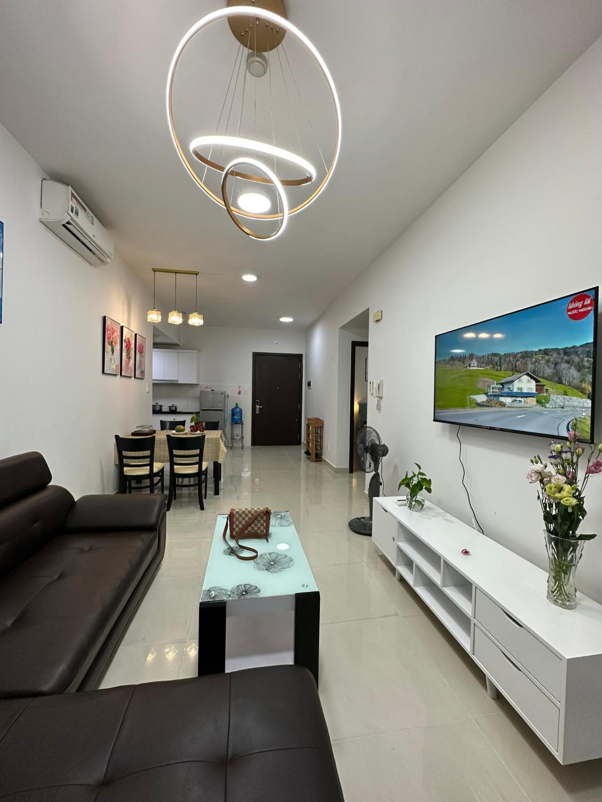 Căn hộ 2 phòng ngủ gần sân bay TSN