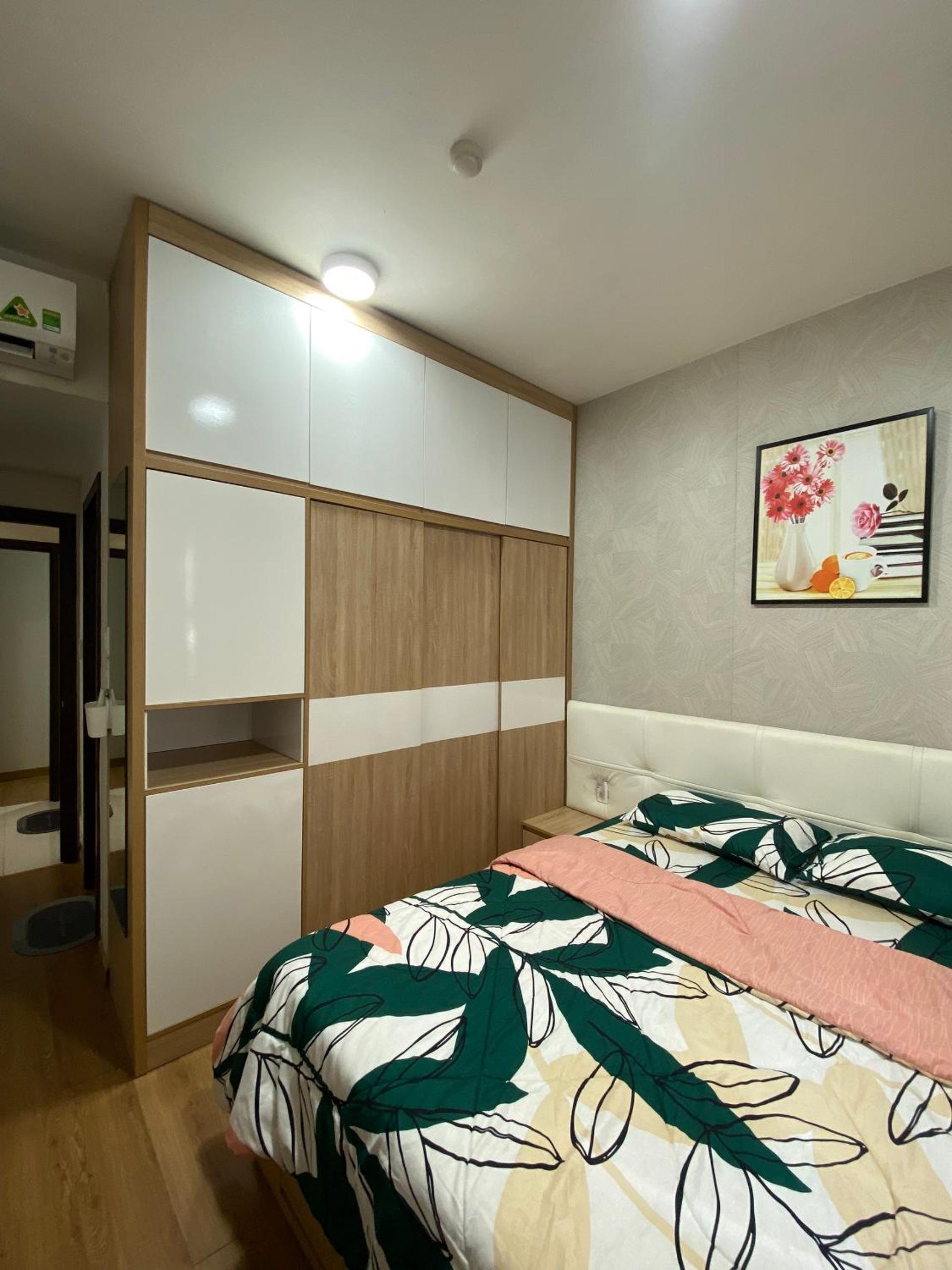 Căn hộ 2 phòng ngủ gần sân bay TSN