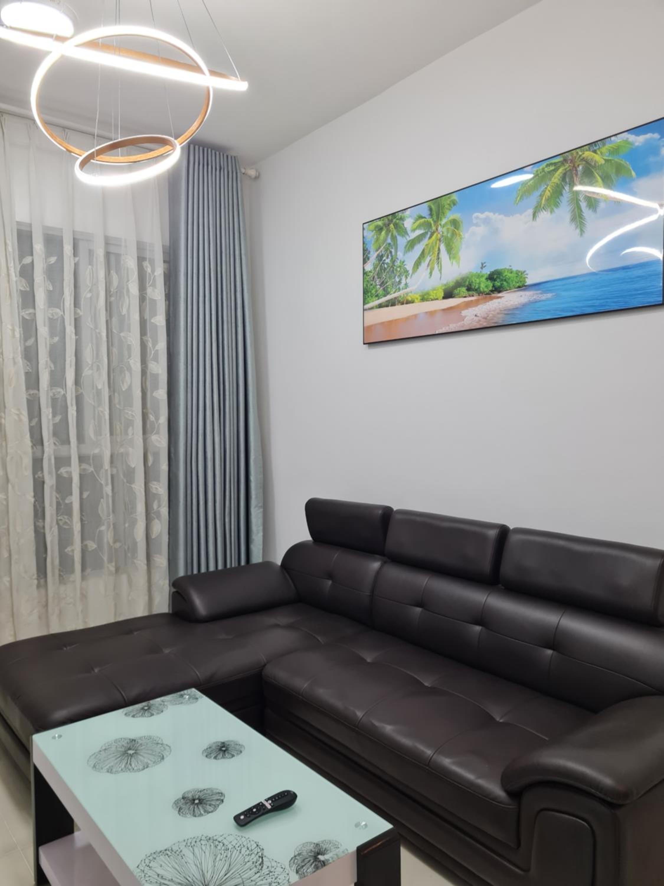 Căn hộ 2 phòng ngủ gần sân bay TSN