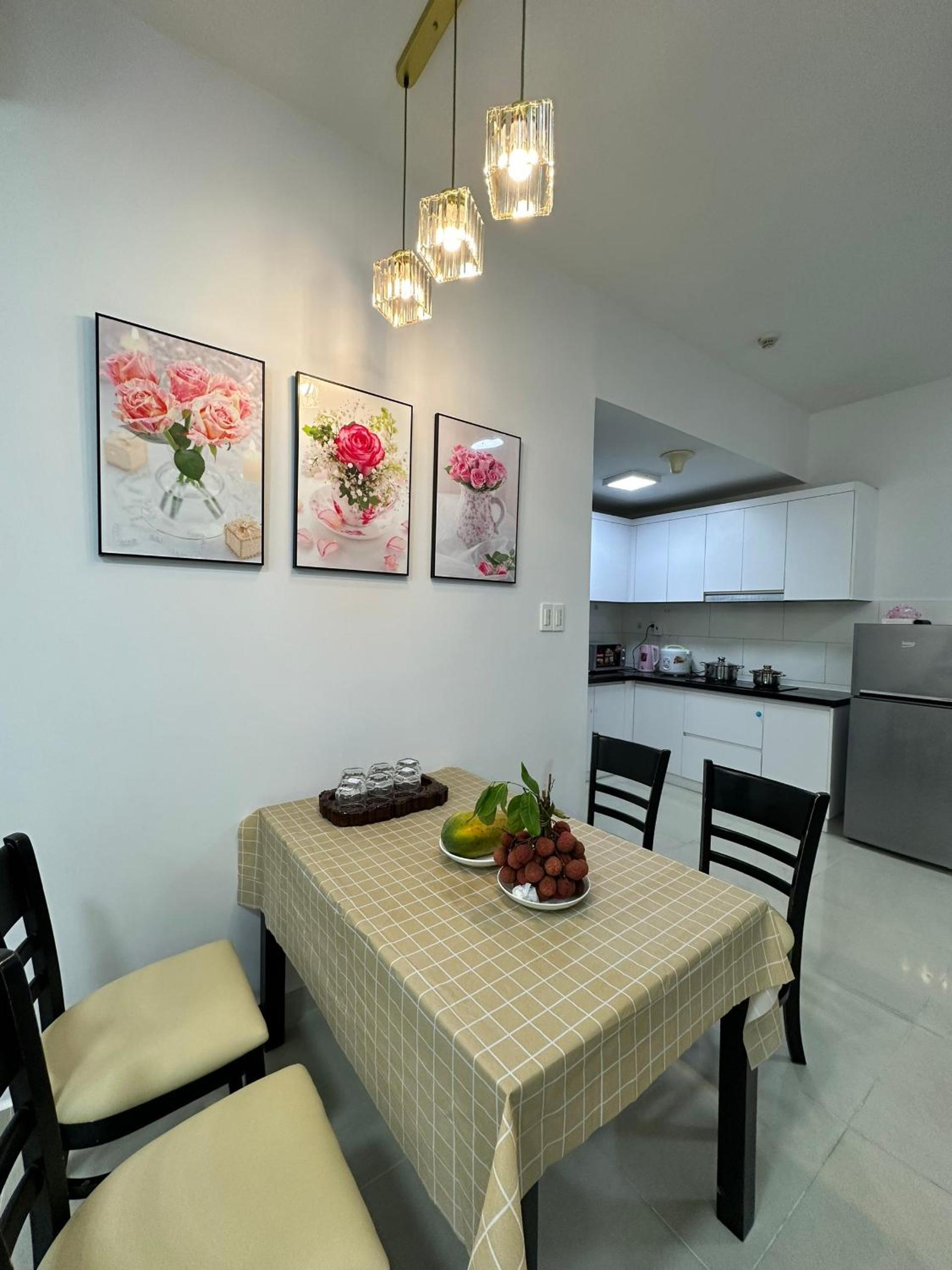 Căn hộ 2 phòng ngủ gần sân bay TSN