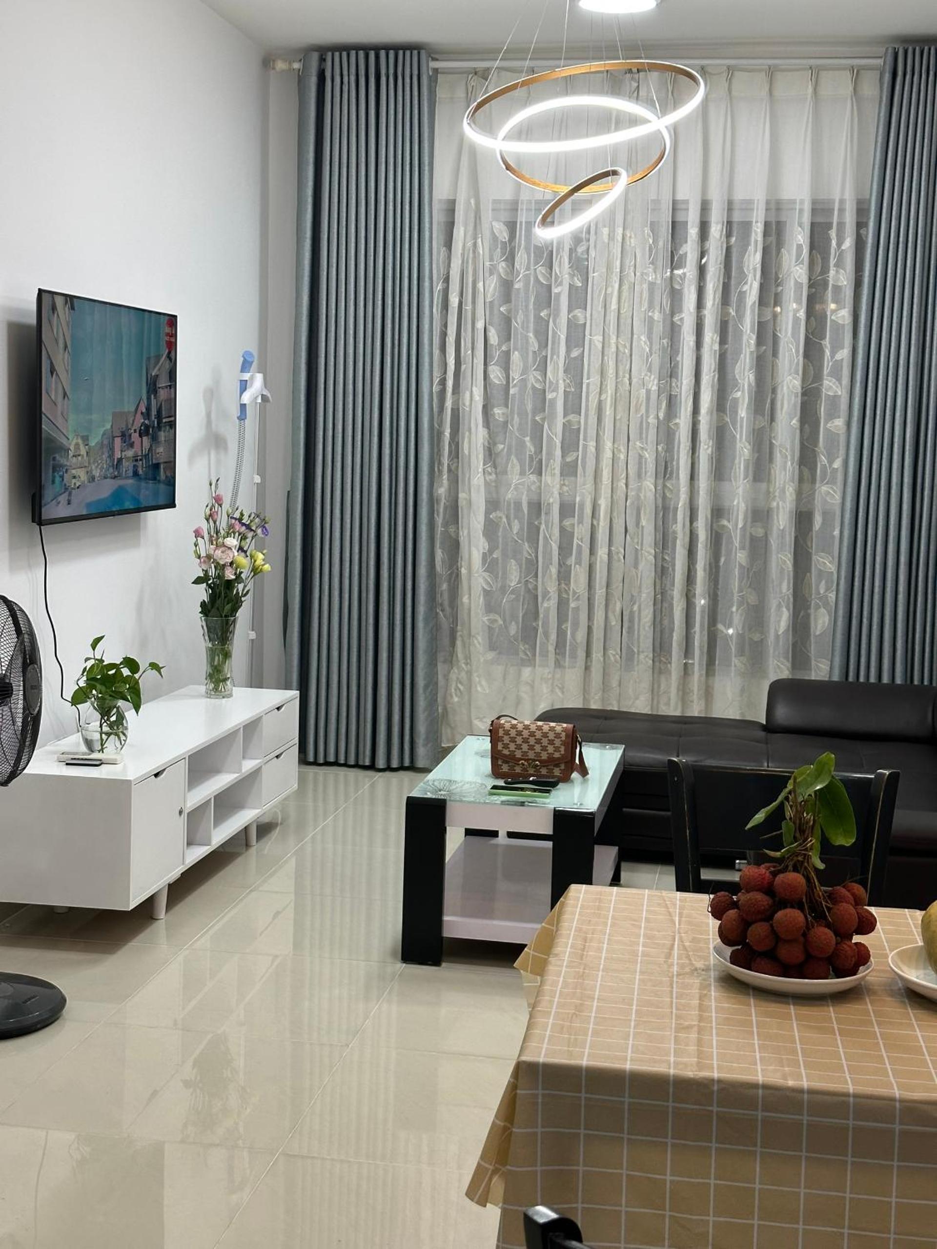 Căn hộ 2 phòng ngủ gần sân bay TSN