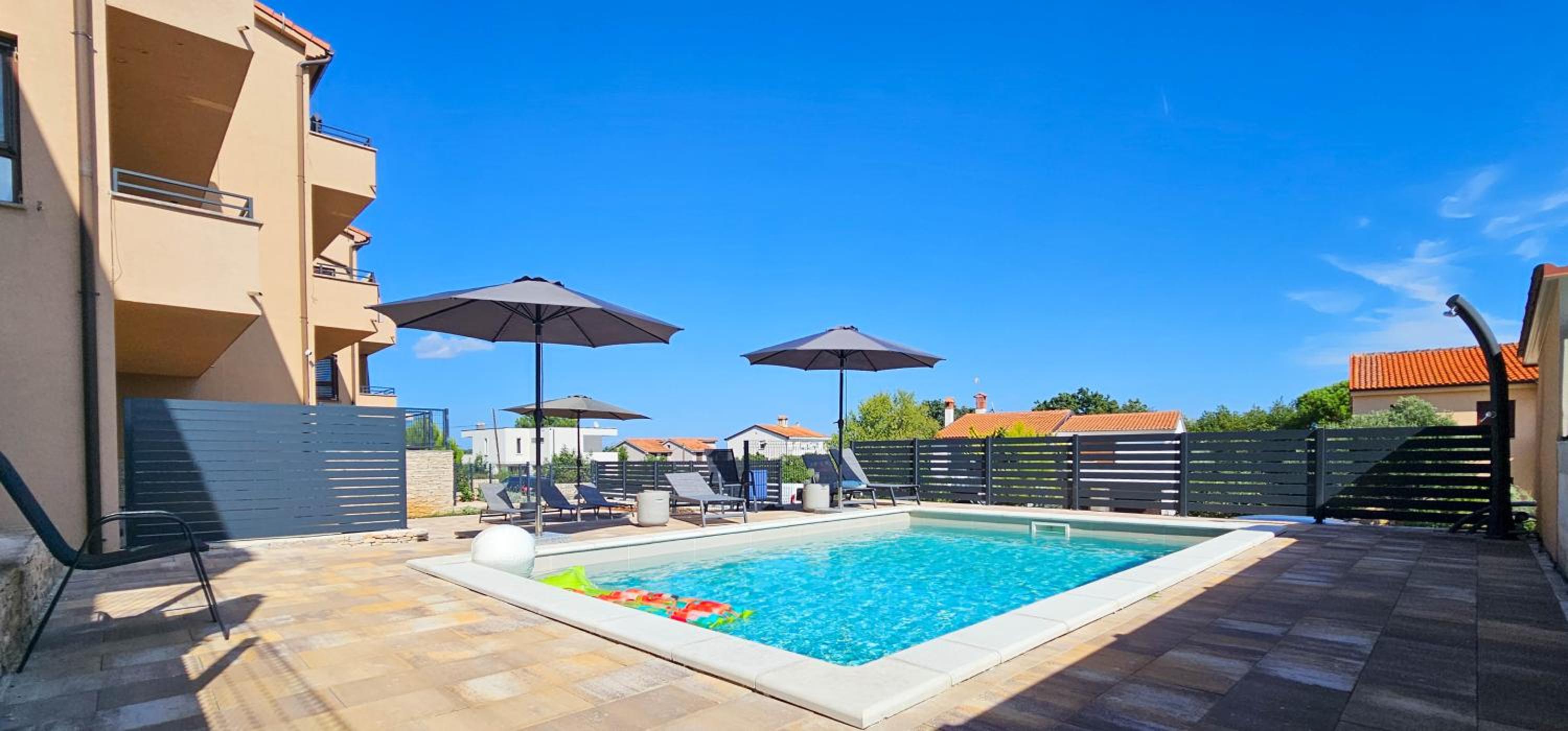 Apartment Bluemare B3 with Shared Pool