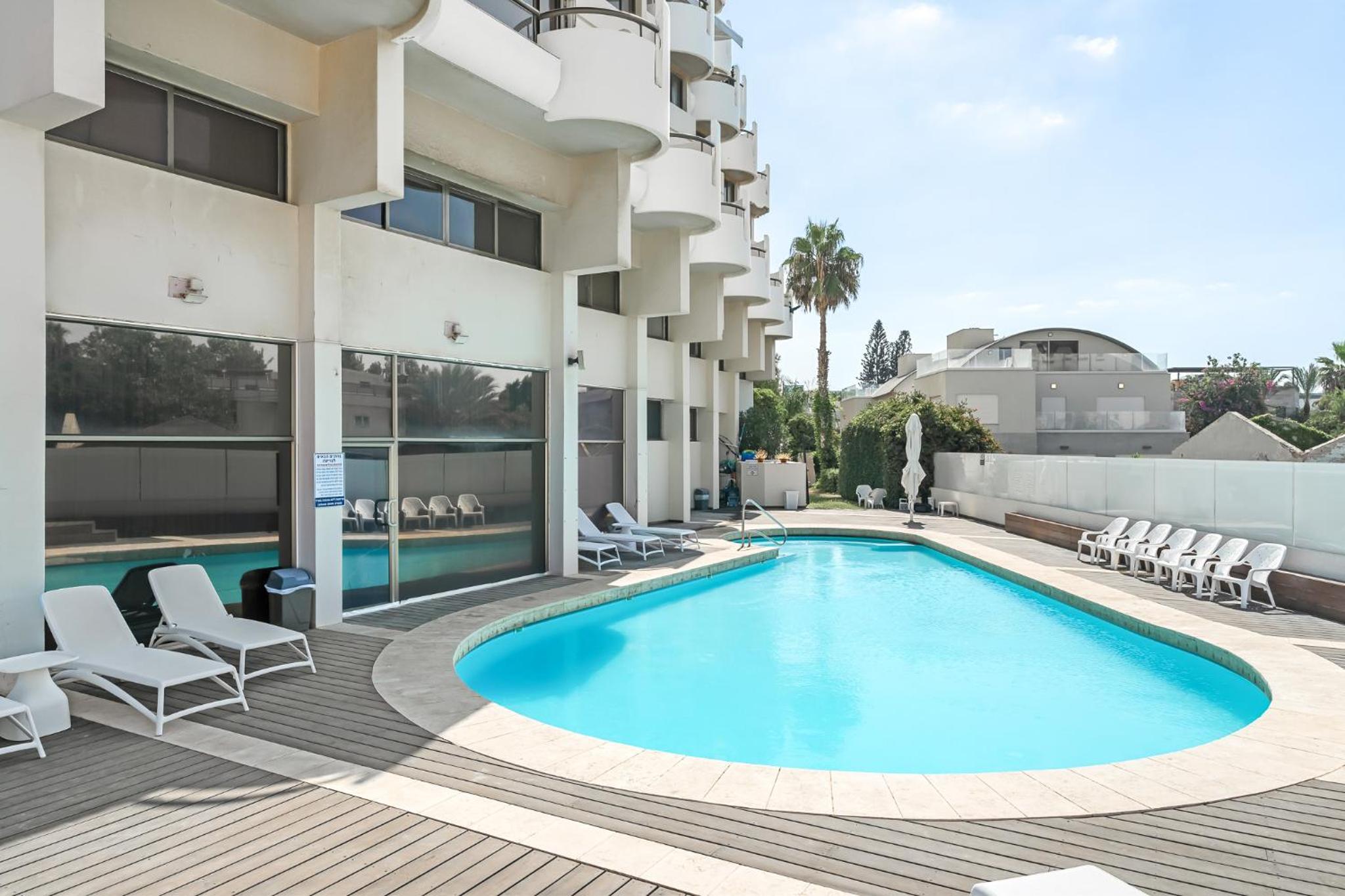 Sunsets Paradise 2BR with Parking by Beachfront Stay, photo 5