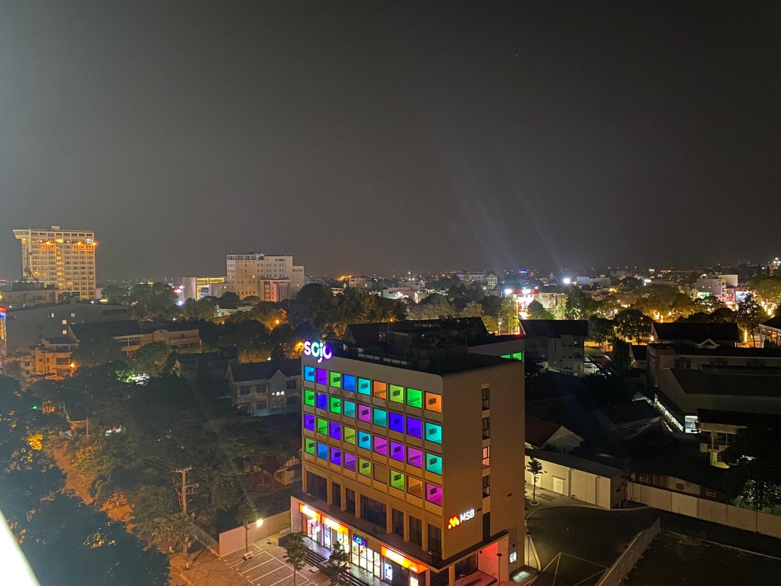 Căn hộ Hoàng Anh DakLak ngay trung tâm BMT gồm 3PN lớn Full nội thất rộng rãi từ 8-10 người view 2