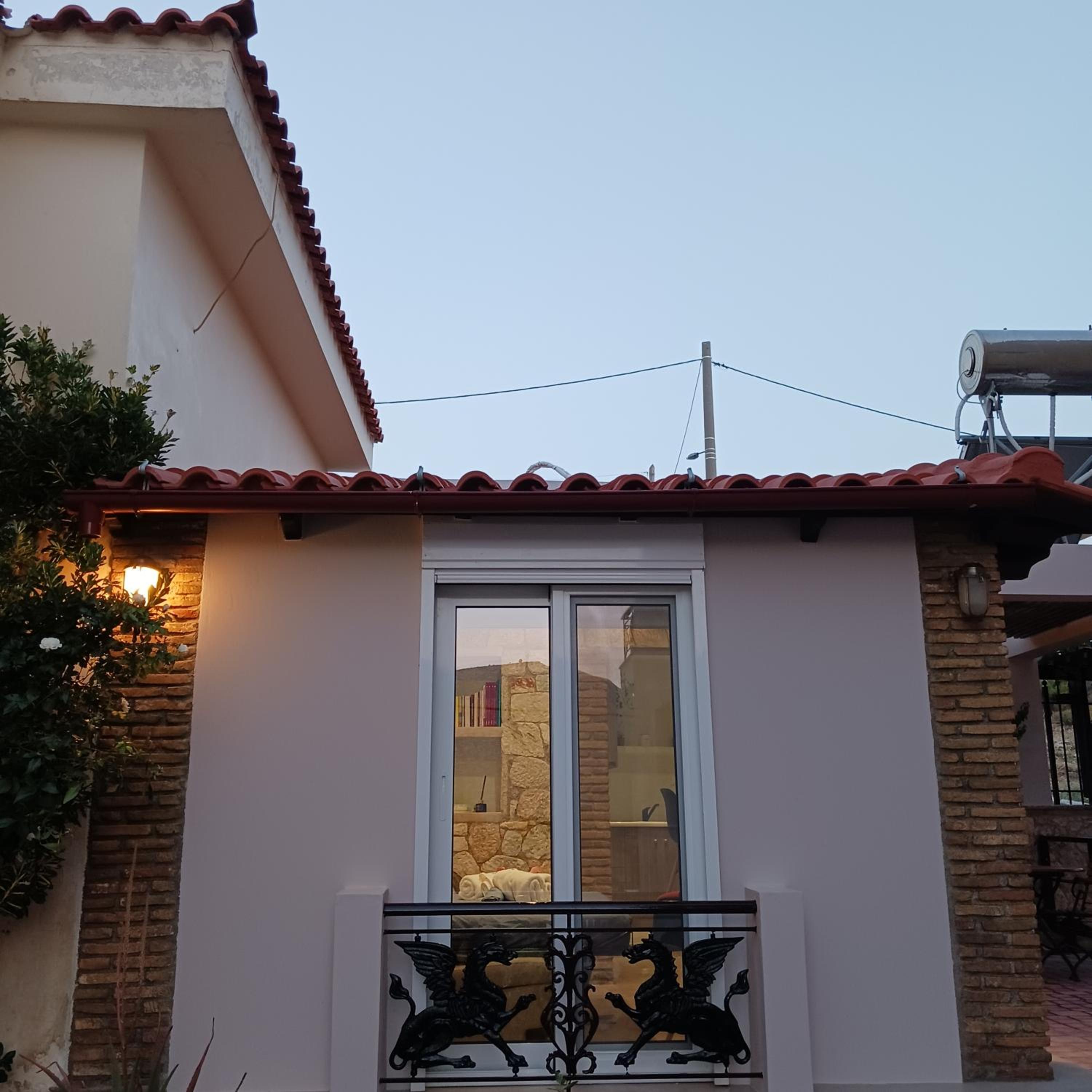 Boutique Eptalofos 15min from airport and sea view 3
