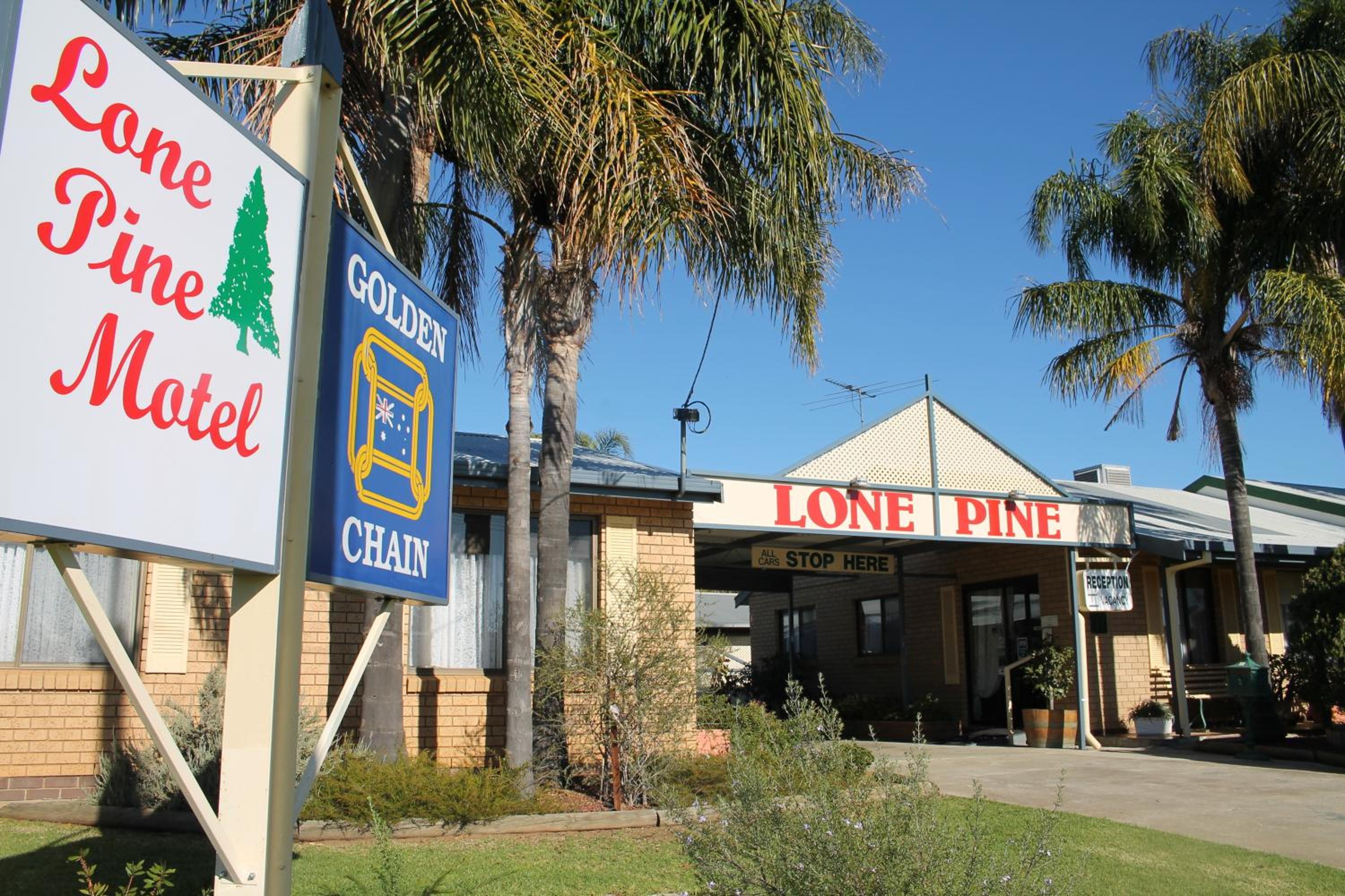 Lone Pine Motel